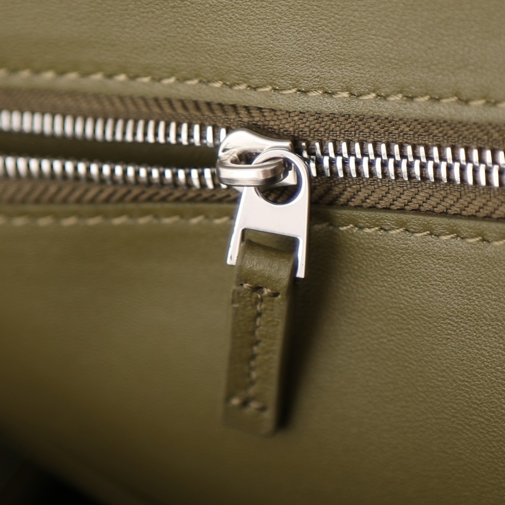 Bottega Veneta Luxury Handbag Collection 7