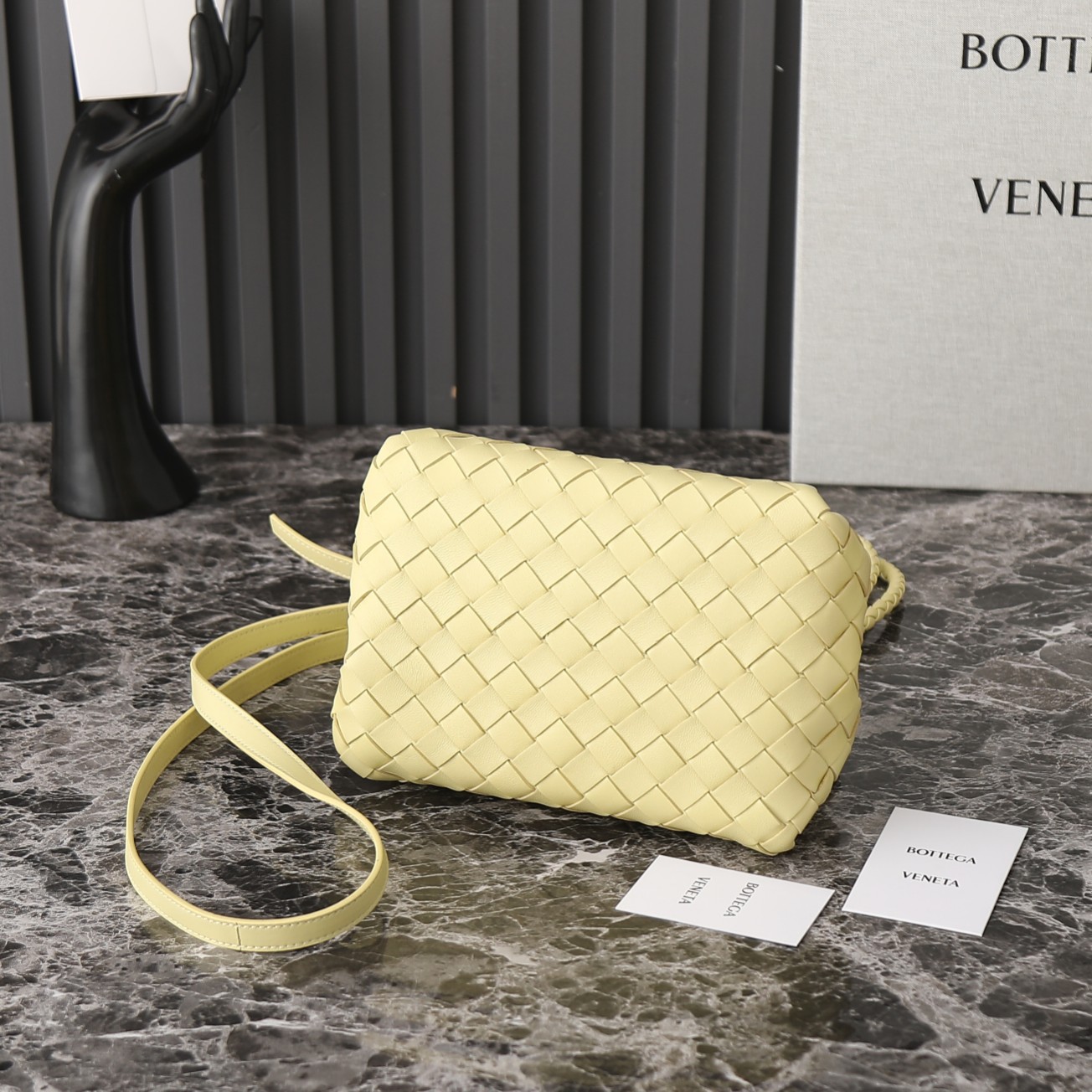 Bottega Veneta On BV Beijing night, all the cabinets of "Shu Qi's same style" were sold out~