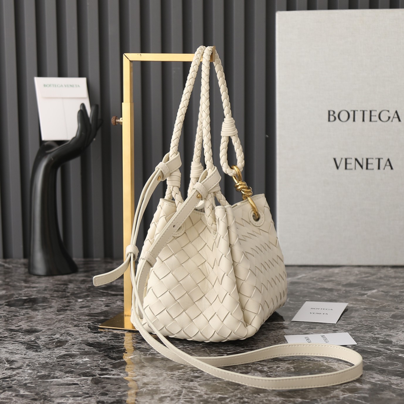 Bottega Veneta On BV Beijing night, all the cabinets of "Shu Qi's same style" were sold out~