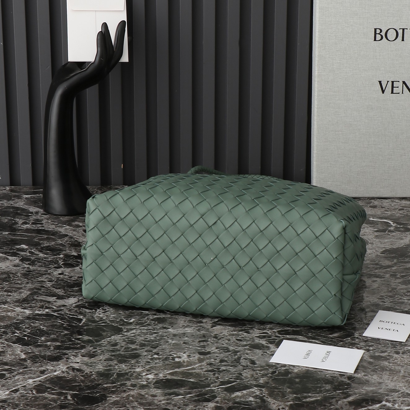 Bottega Veneta Andiamo Medium Bag: Iconic Design, Luxurious Nappa Leather 6 a1724047041401 0442
