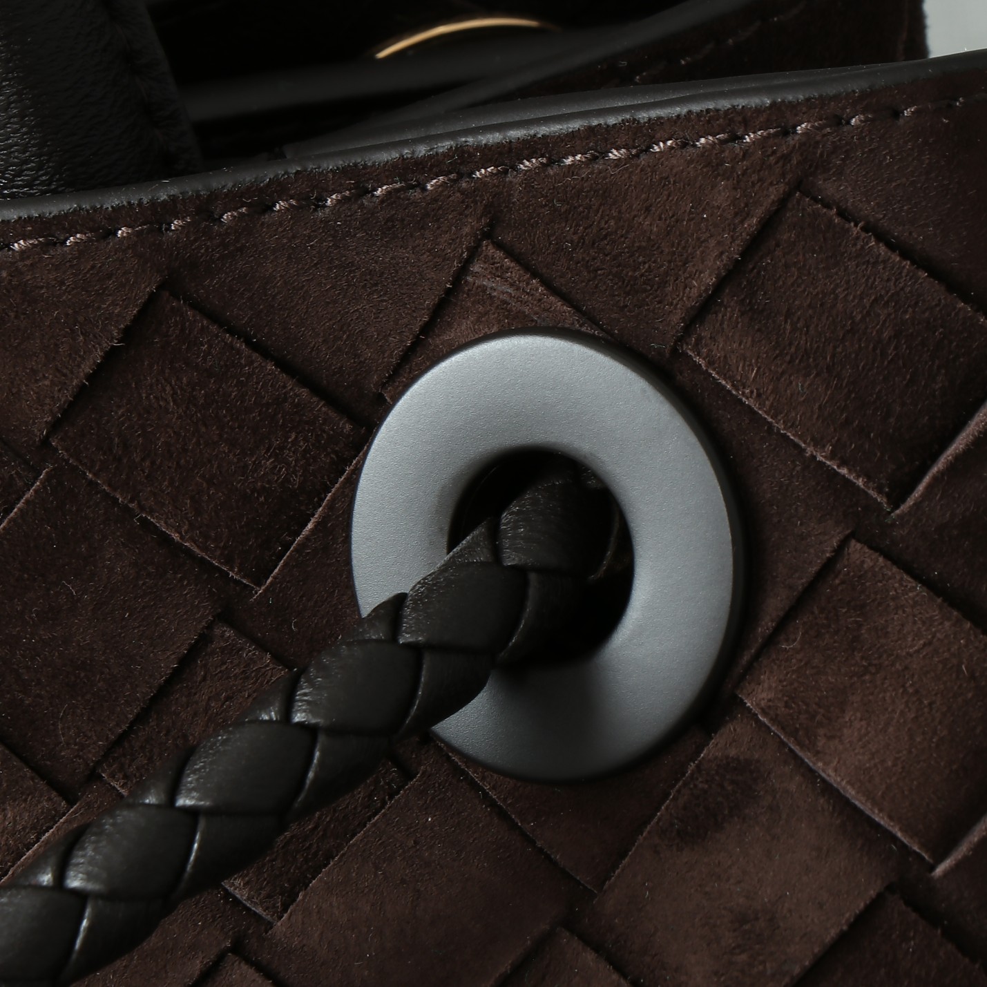 Bottega Veneta Andiamo Handbag: Woven Leather, Adjustable Strap, Spacious Interior 4 a1727676788314 7417