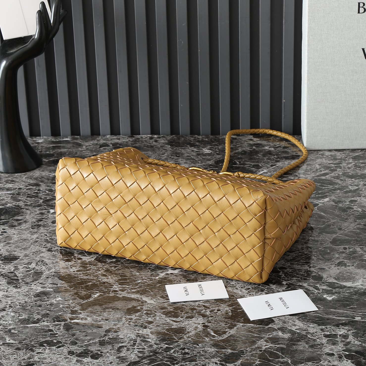 Bottega Veneta Andiamo Medium Bag: Iconic Design, Luxurious Nappa Leather 6 a1729500404204 1466