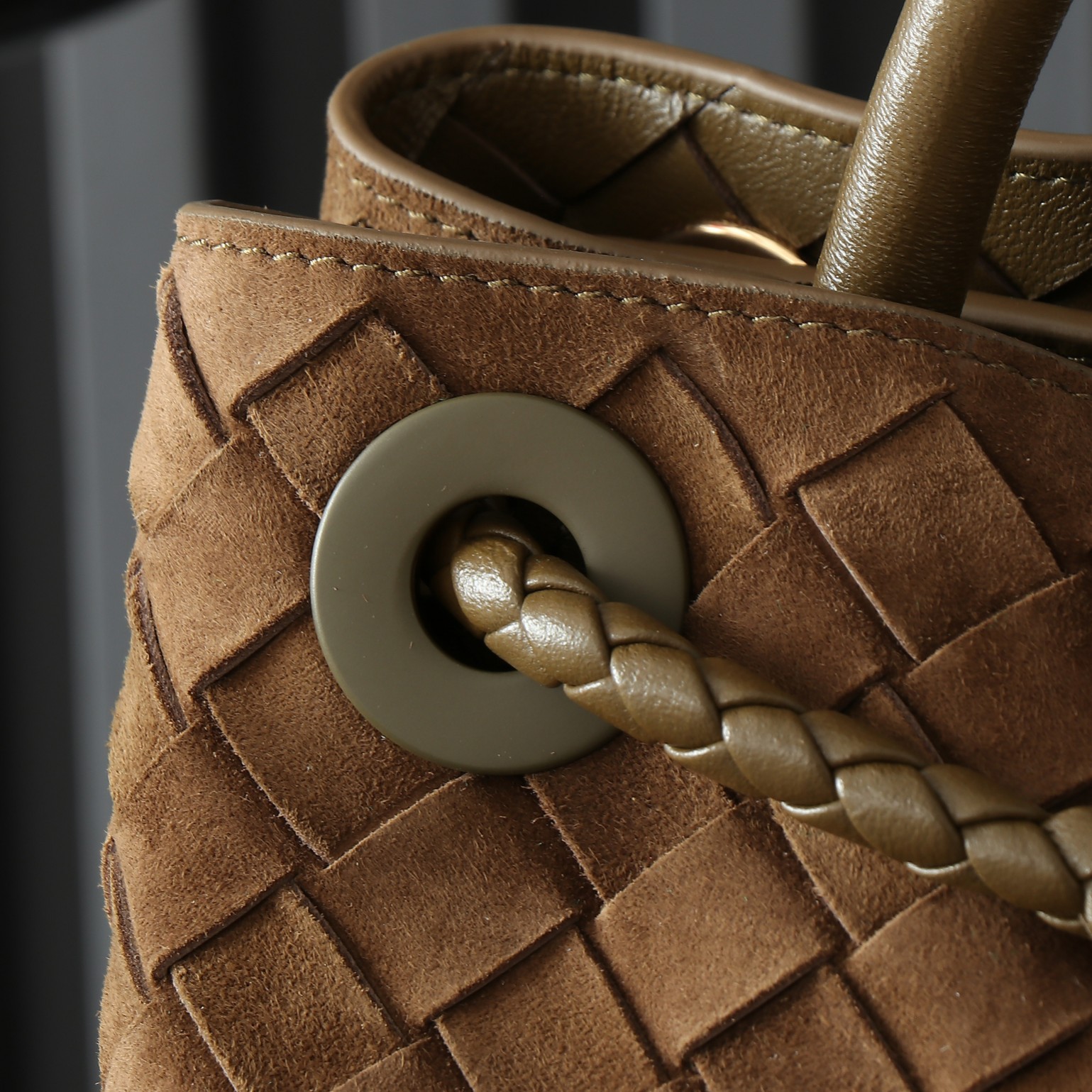 Bottega Veneta Andiamo Handbag: 2023 Woven Leather Tote, Spacious & Stylish 5 a1730955474407 7604