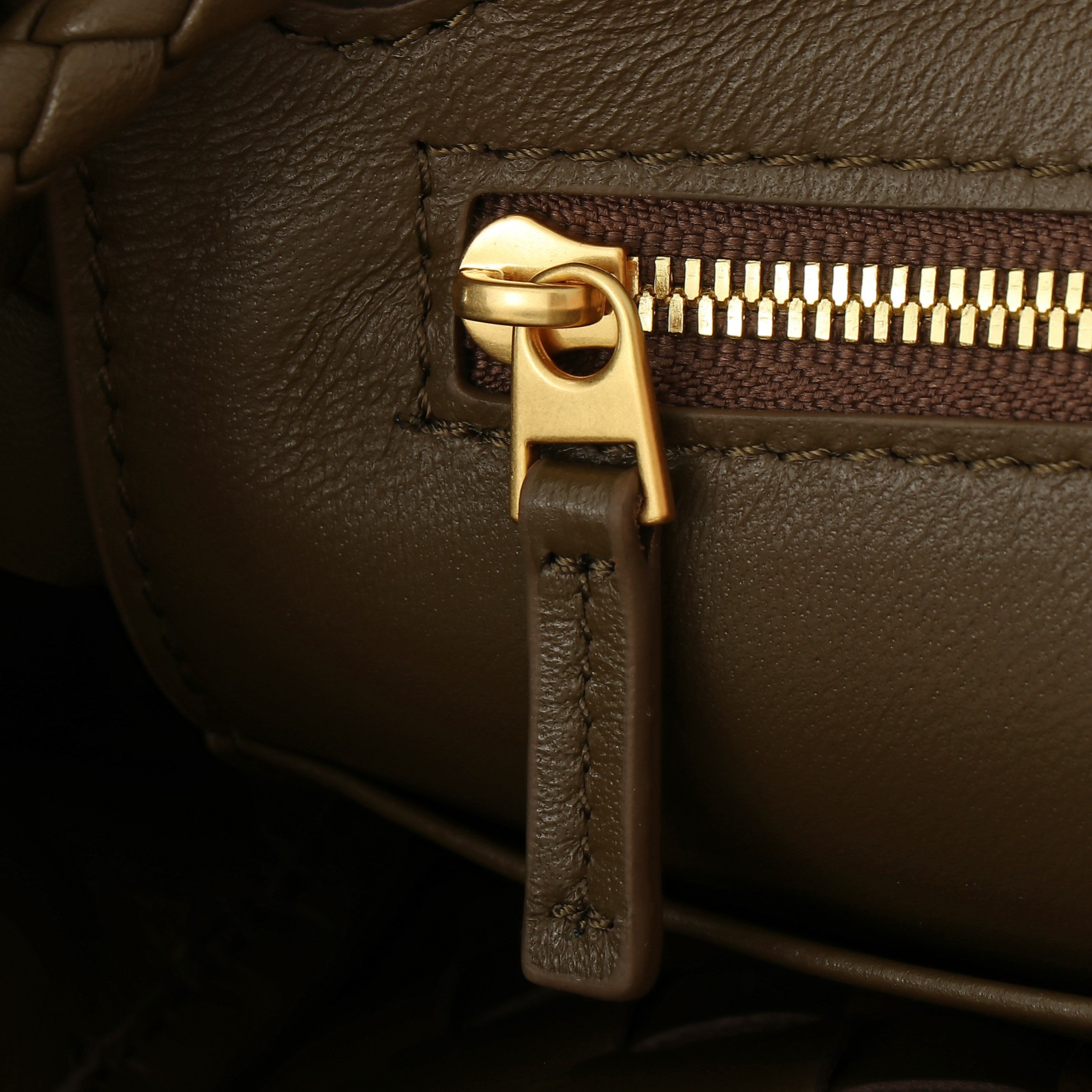 Bottega Veneta Andiamo Handbag: 2023 Woven Leather Tote, Spacious & Stylish 7 a1730955475819 6765
