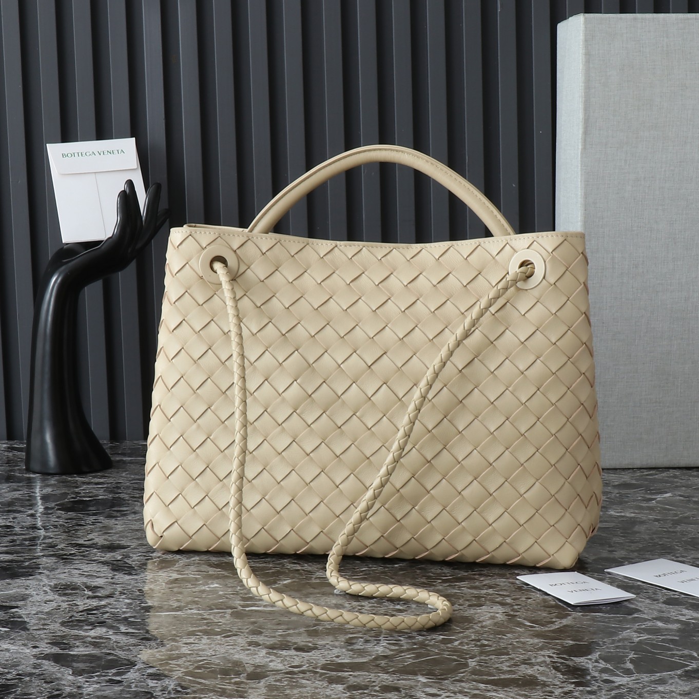 Bottega Veneta Andiamo Medium Handbag: Iconic Design, Luxurious Leather 2 a1732555038152 4248