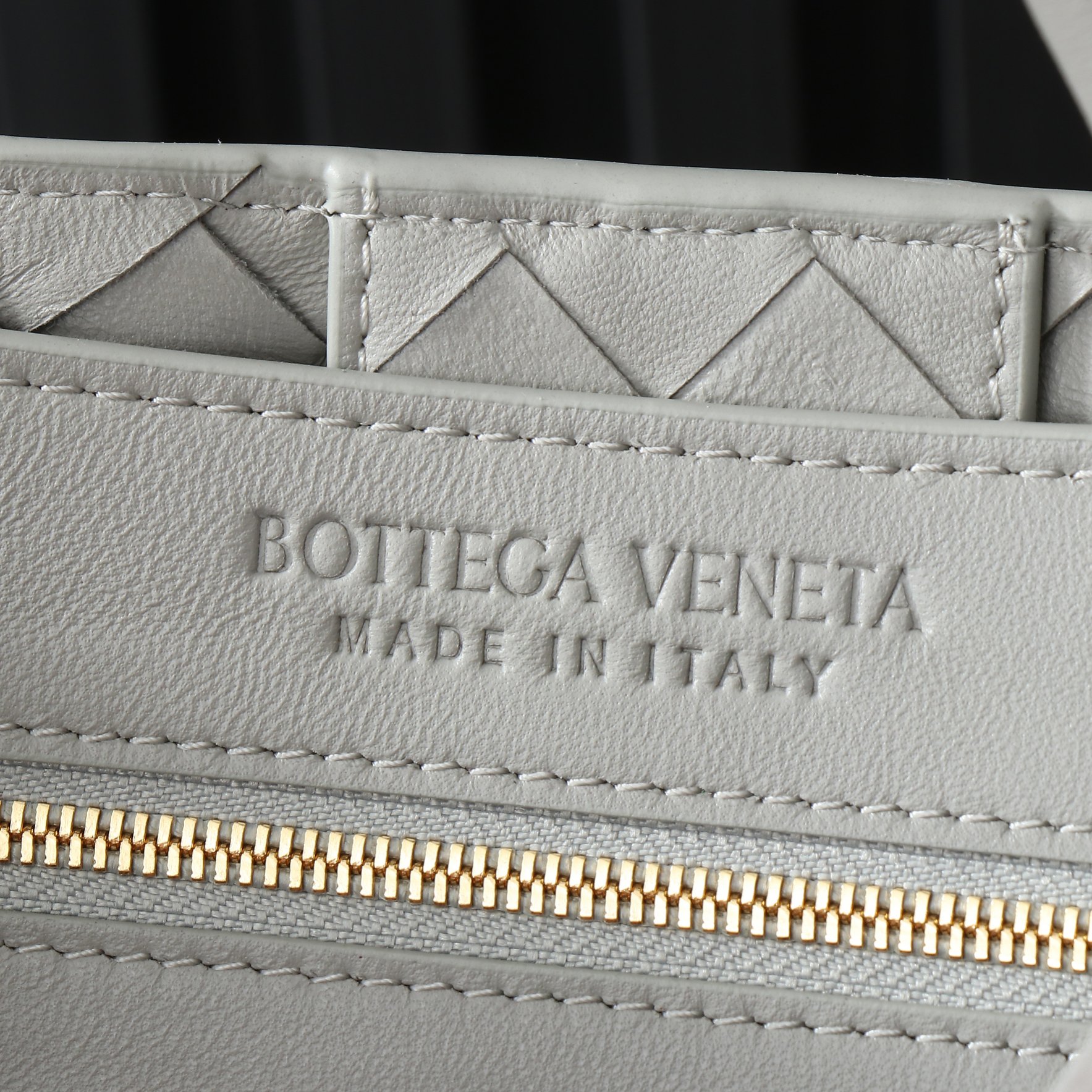 Bottega Veneta Andiamo Medium Grey Leather Bag with Iconic Intrecciato Weave 9 a1733635092583 7051