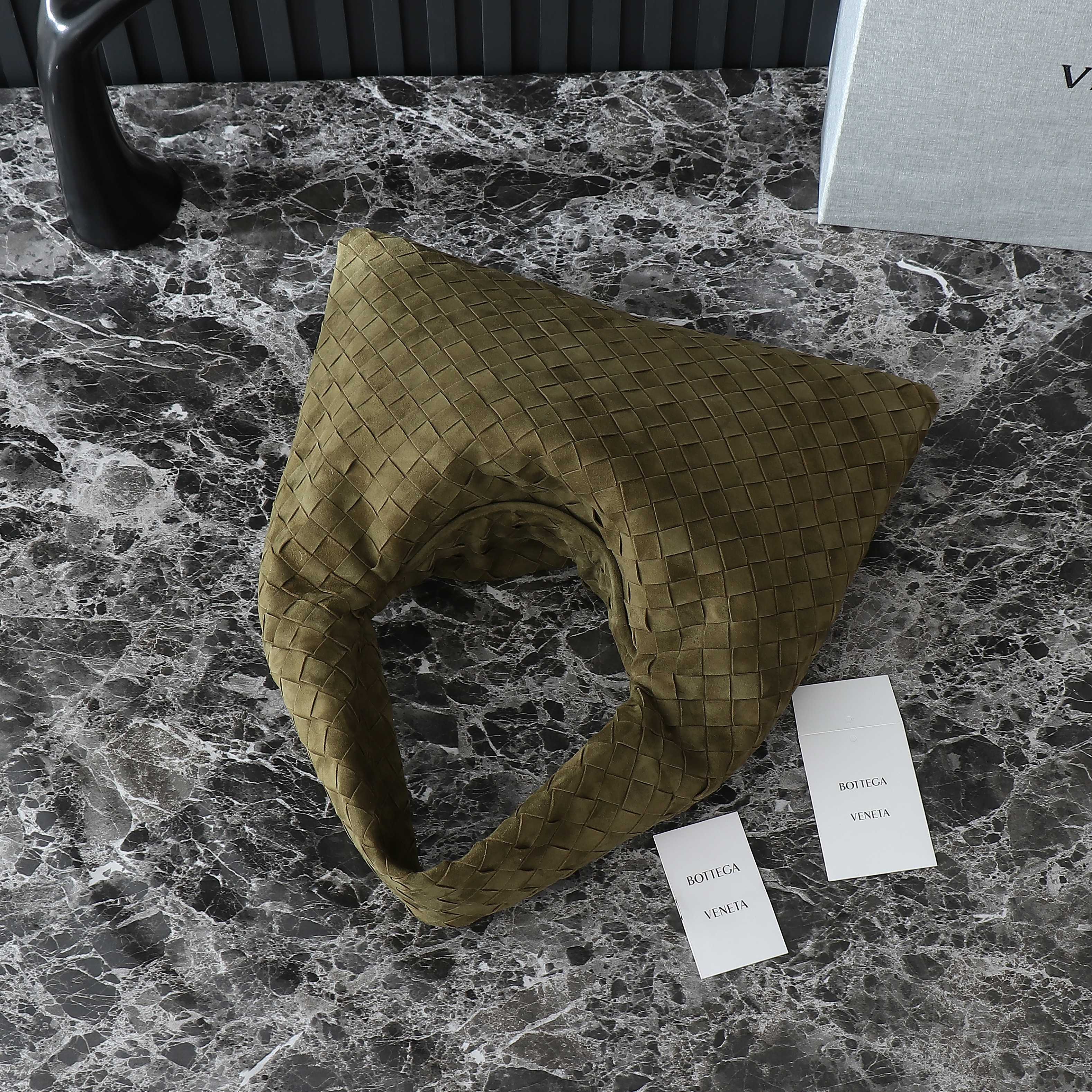 Bottega Veneta small everyday