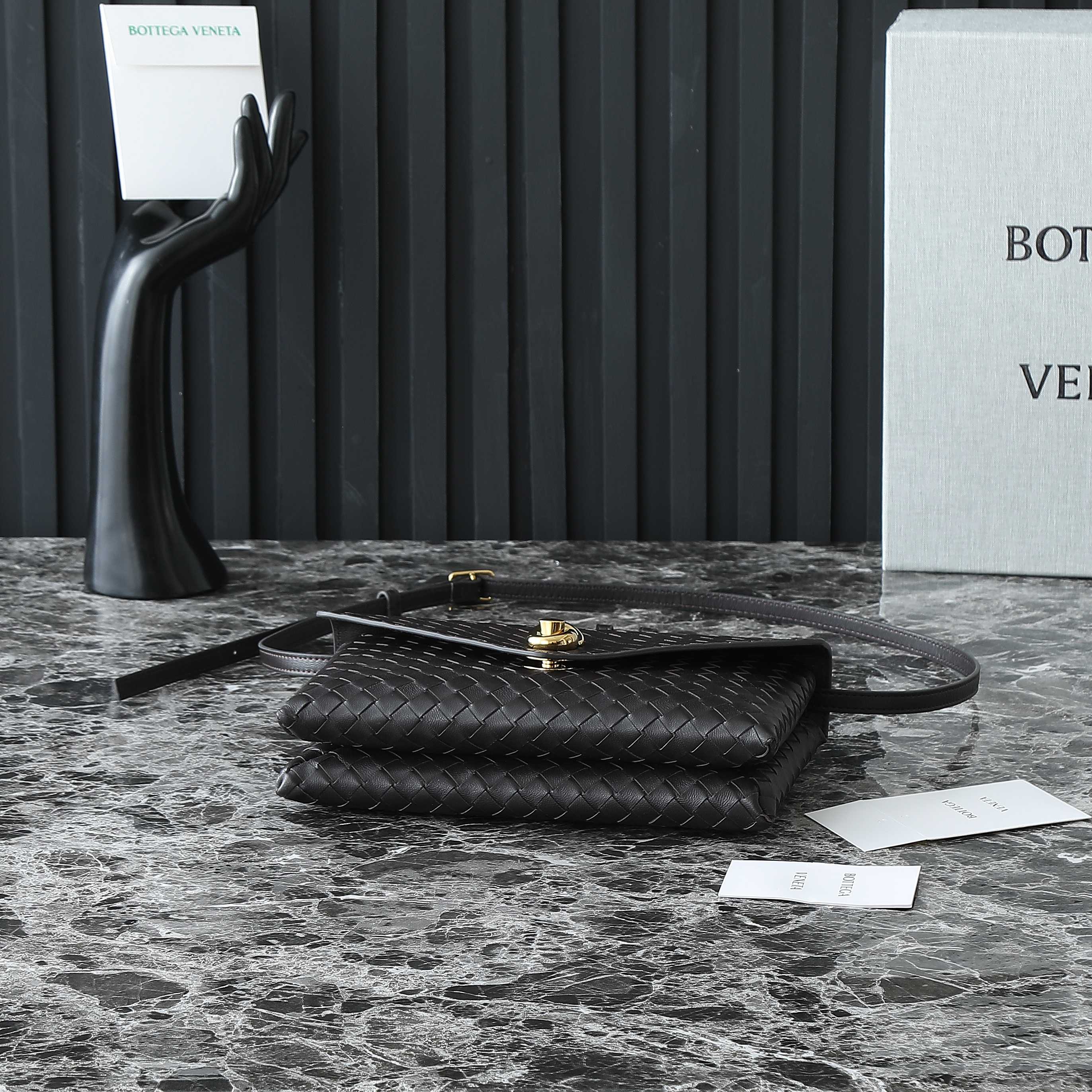Bottega Veneta Knot Lock Intrecciato Woven Leather Crossbody Bag 4 a1742717923966 6338