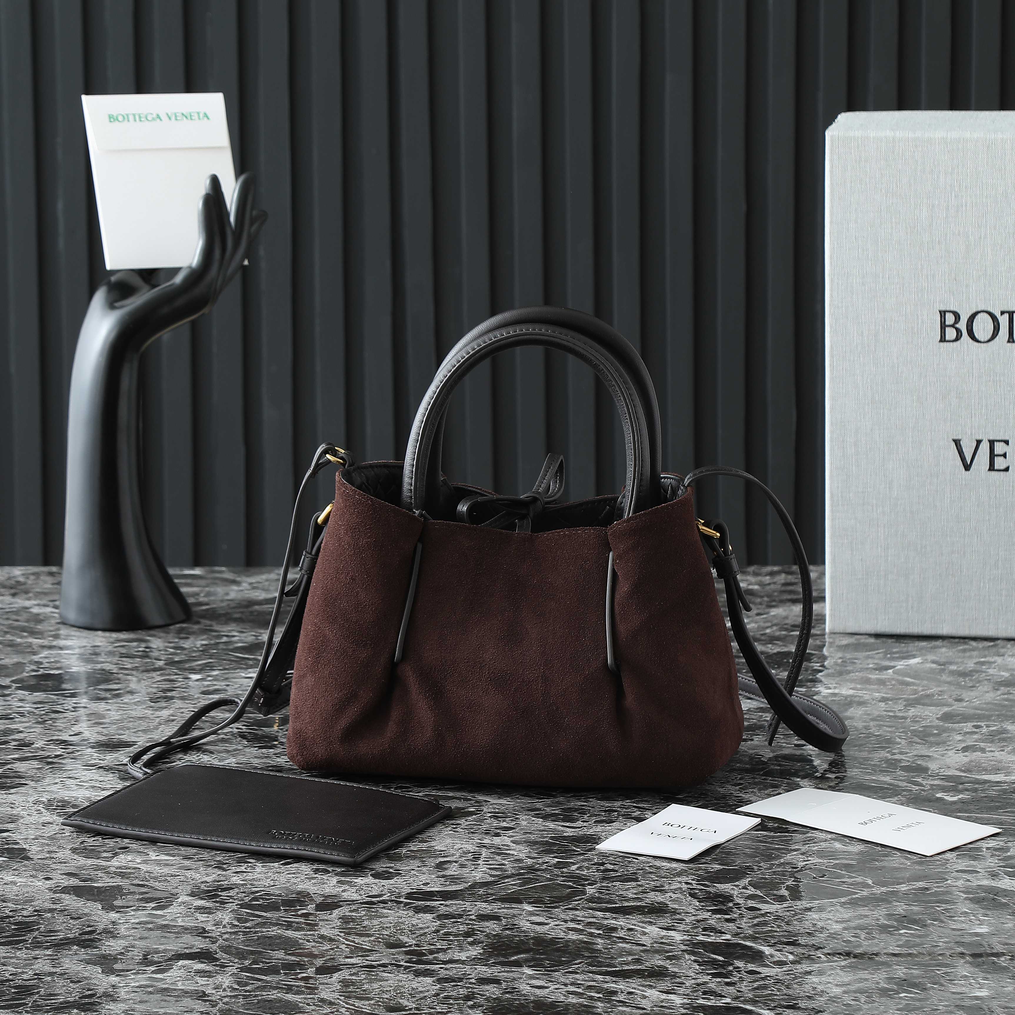 Bottega Veneta Mini Pinacoteca Black Leather Handbag, 24*15*12cm 3 a1744736156196 0388