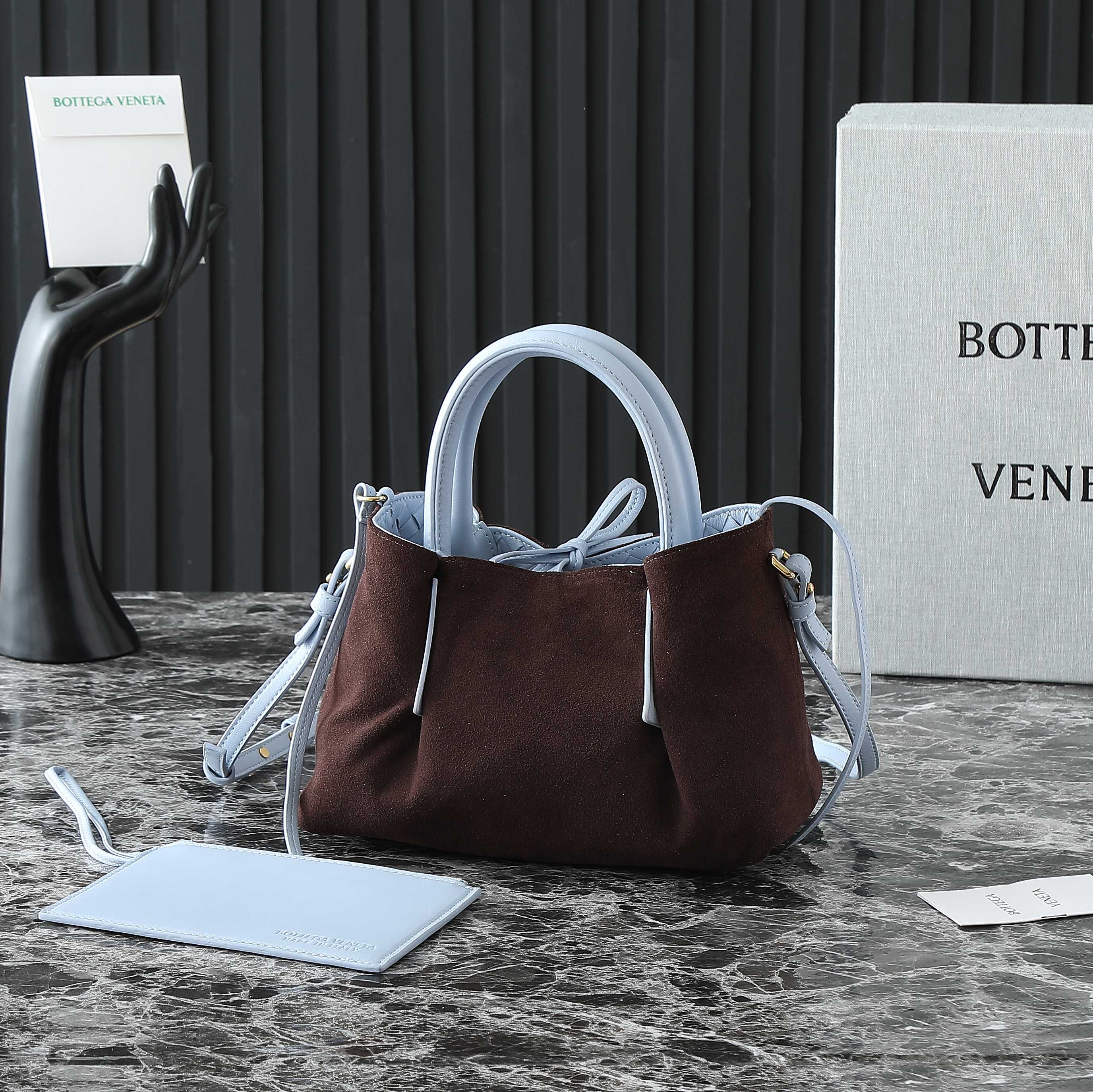 Bottega Veneta Mini Pinacoteca Two-Tone Woven Tote Bag - Chic & Versatile 3 a1744736376260 4027