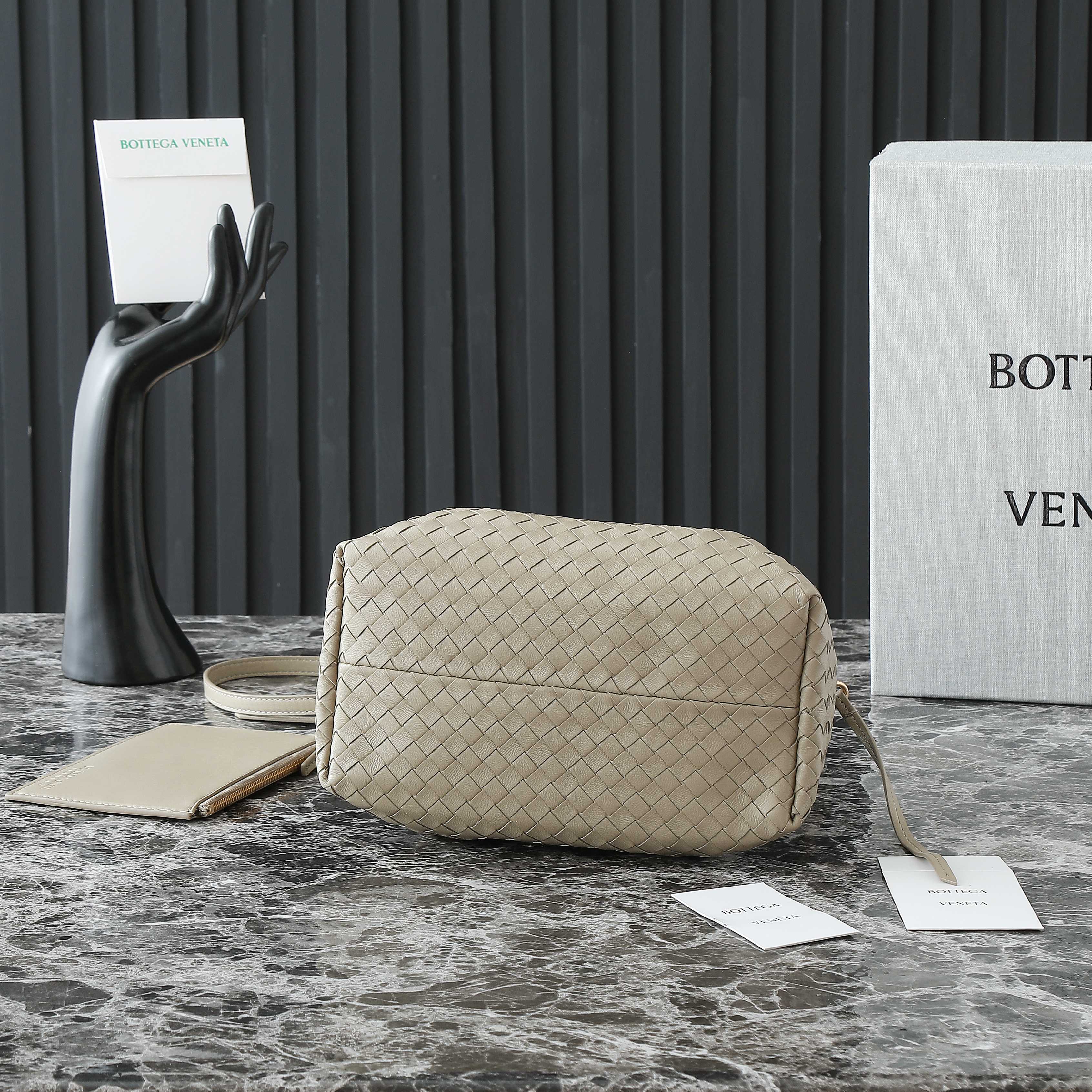 Bottega Veneta Mini Pinacoteca Hand-Woven Leather Tote Bag - Versatile & Chic 7 a1744736908332 7037