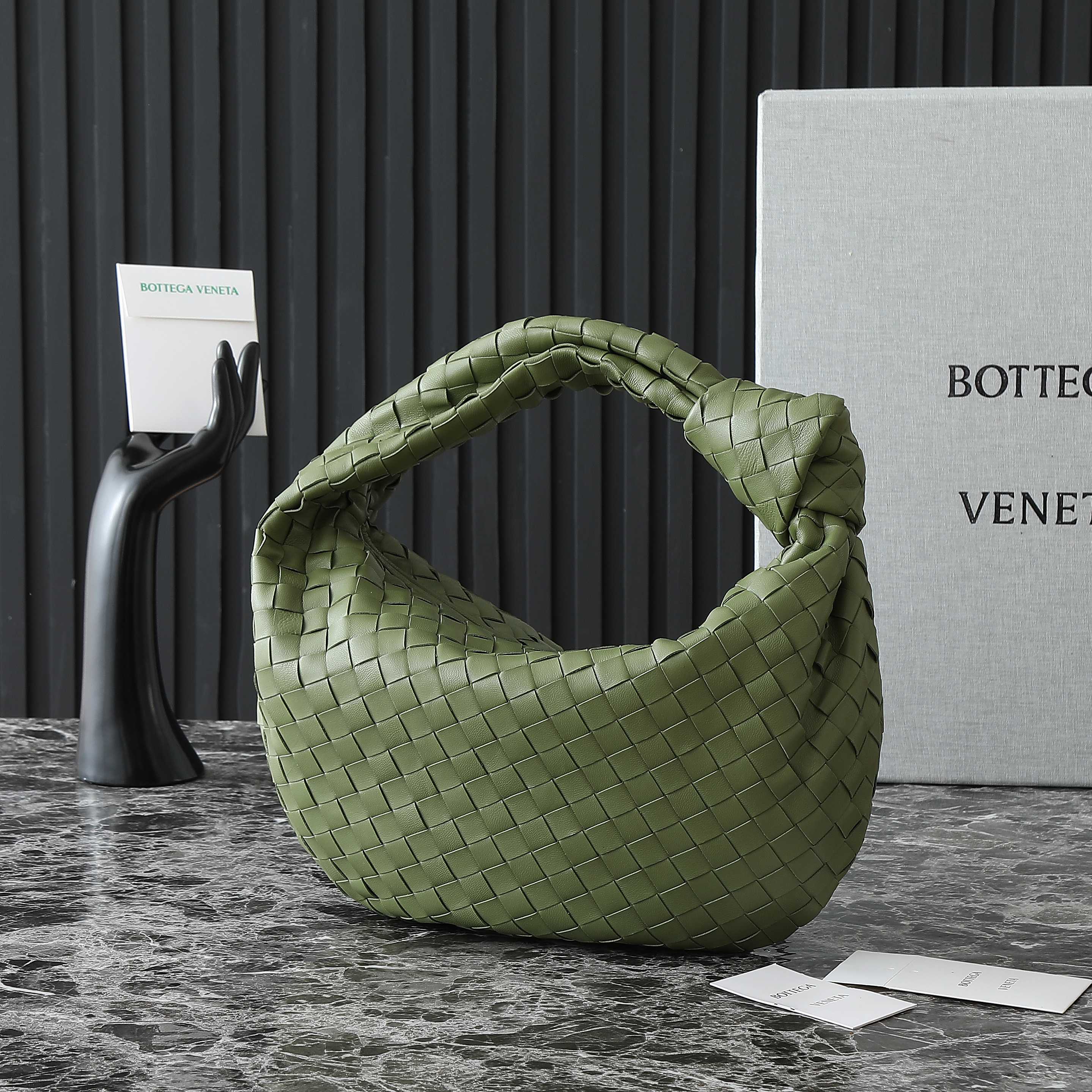 Bottega Veneta Jodie Medium Bag: Stylish, Durable, and Spacious - Must-Have! 3 a1748410194893 3686