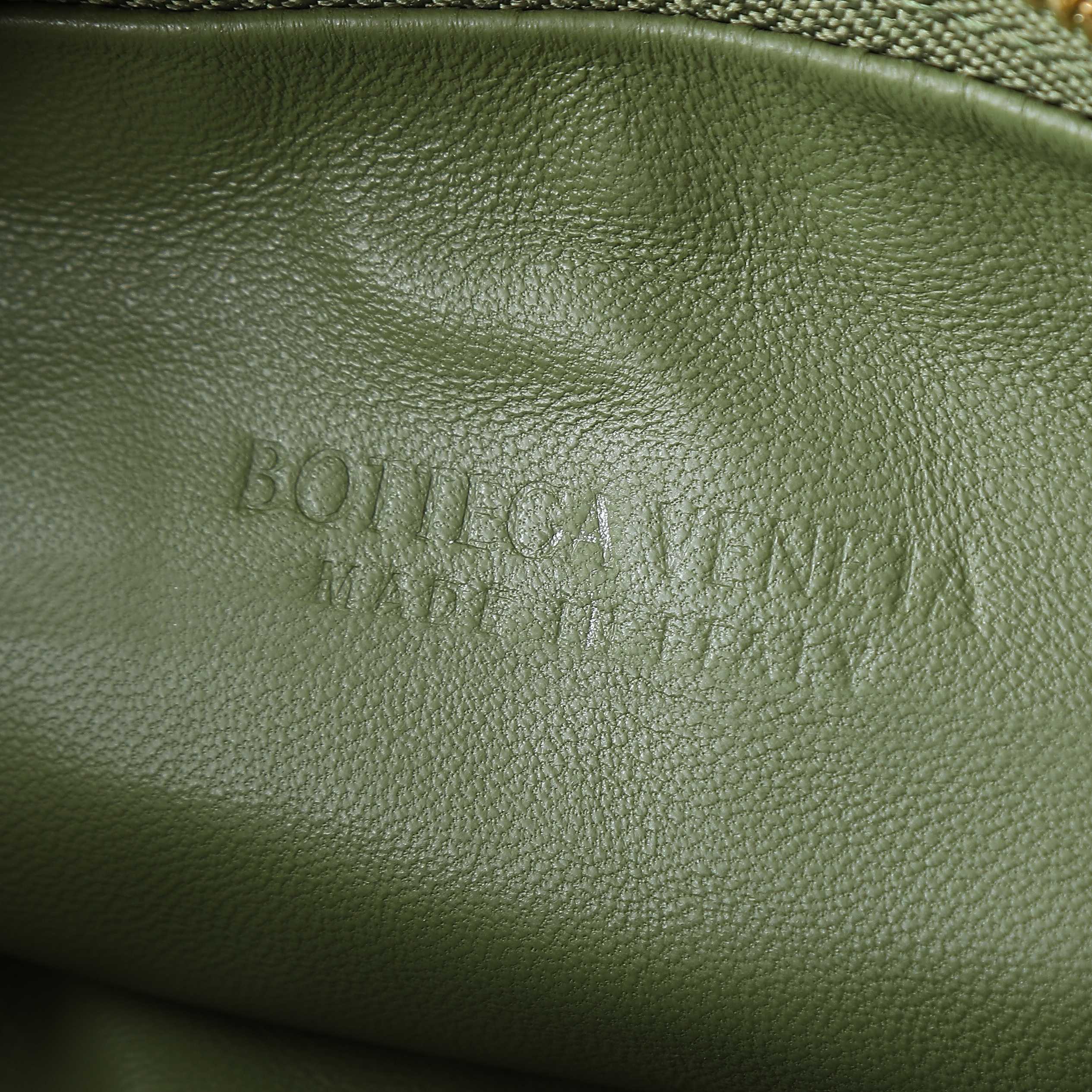 Bottega Veneta Jodie Medium Bag: Stylish, Durable, and Spacious - Must-Have! 9 a1748410197540 3424