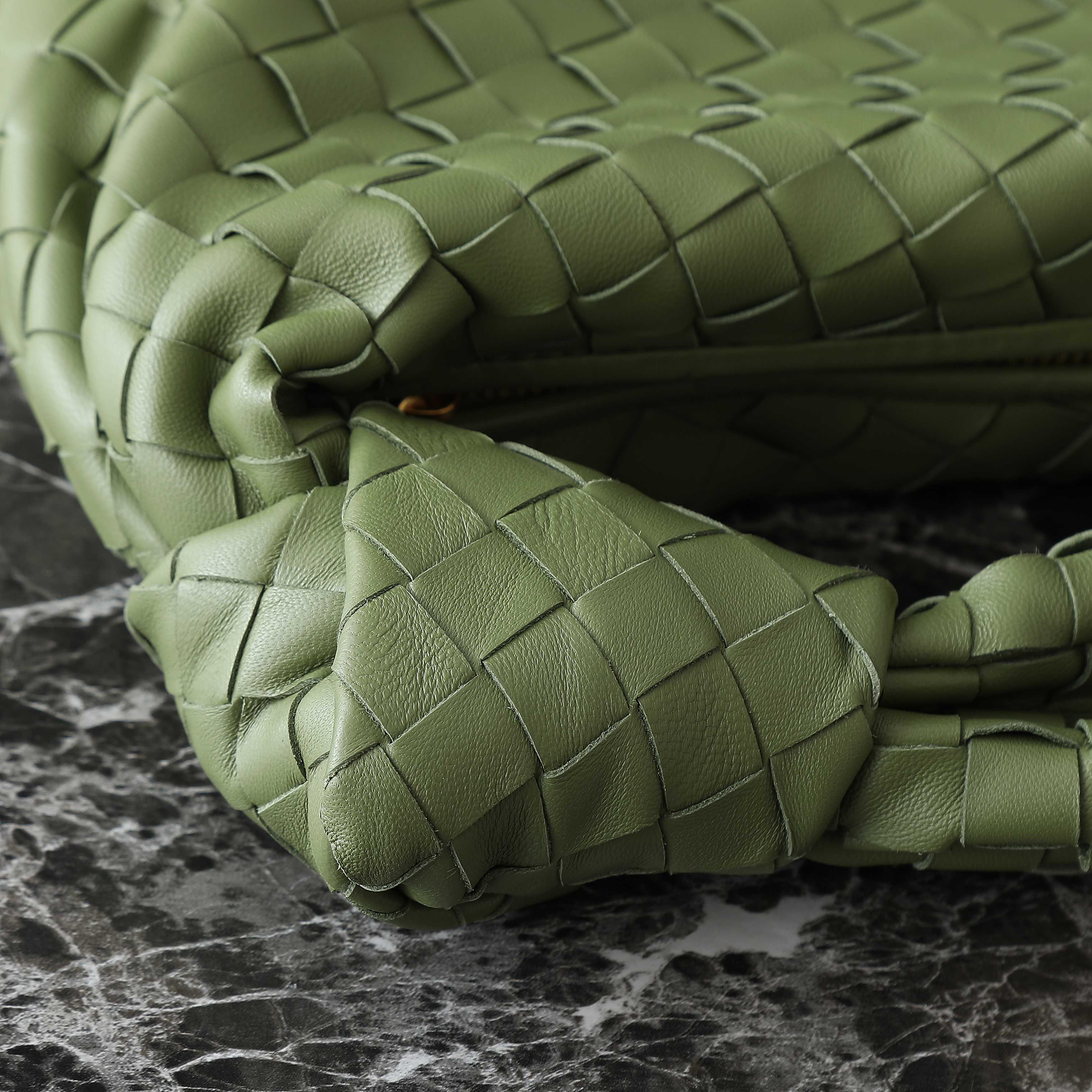 Bottega Veneta Jodie Medium Bag: Stylish, Durable, and Spacious - Must-Have! 7 a1748410198200 3002
