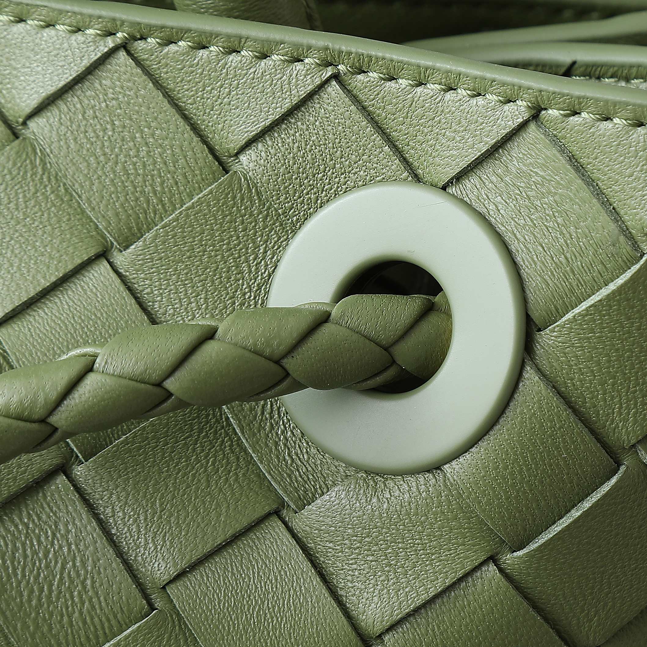 Bottega Veneta Andiamo Medium Bag: Iconic Design, Luxurious Nappa Leather 7 a1748410489765 6021