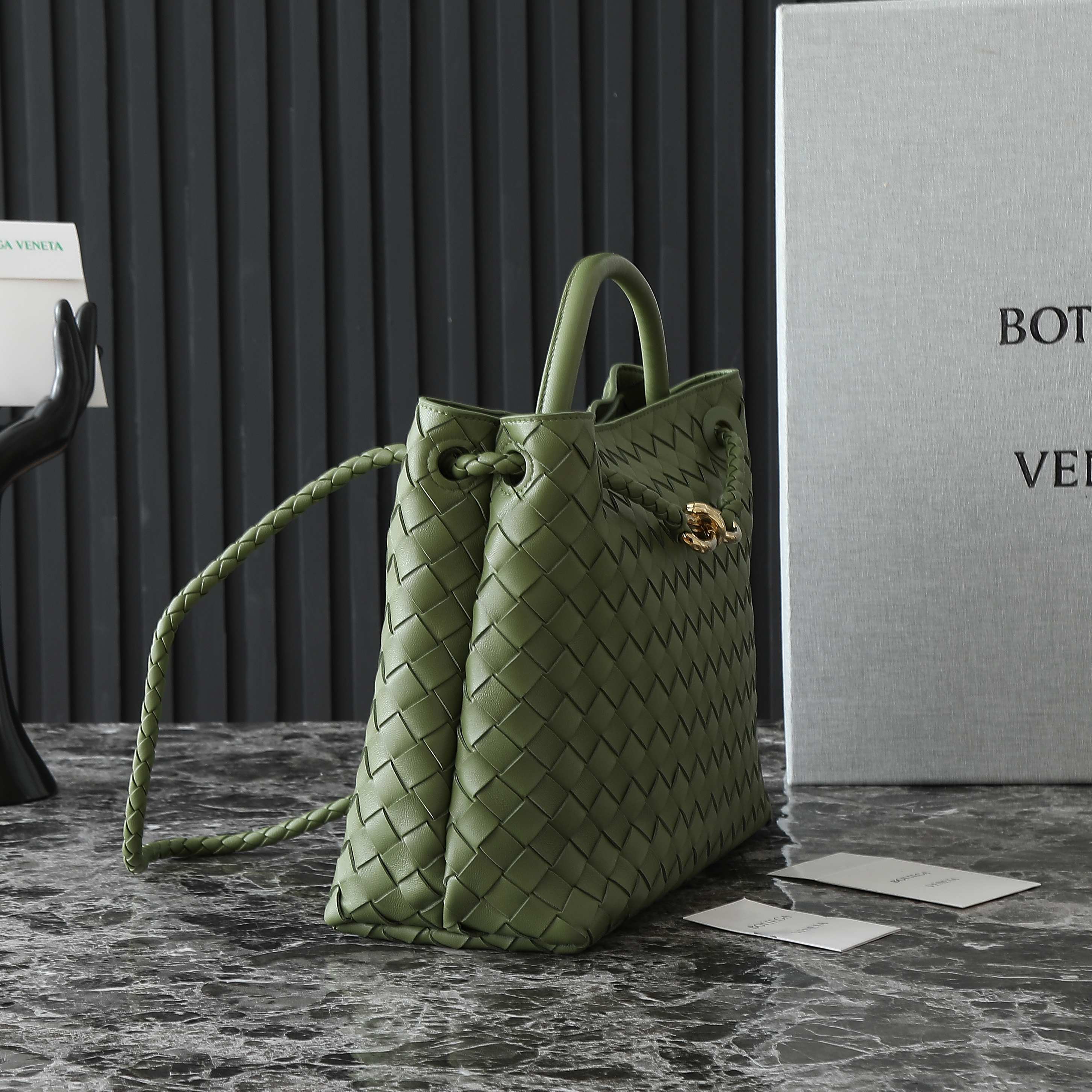 Bottega Veneta Andiamo Medium Bag: Iconic Design, Luxurious Nappa Leather 4 a1748410490055 3306