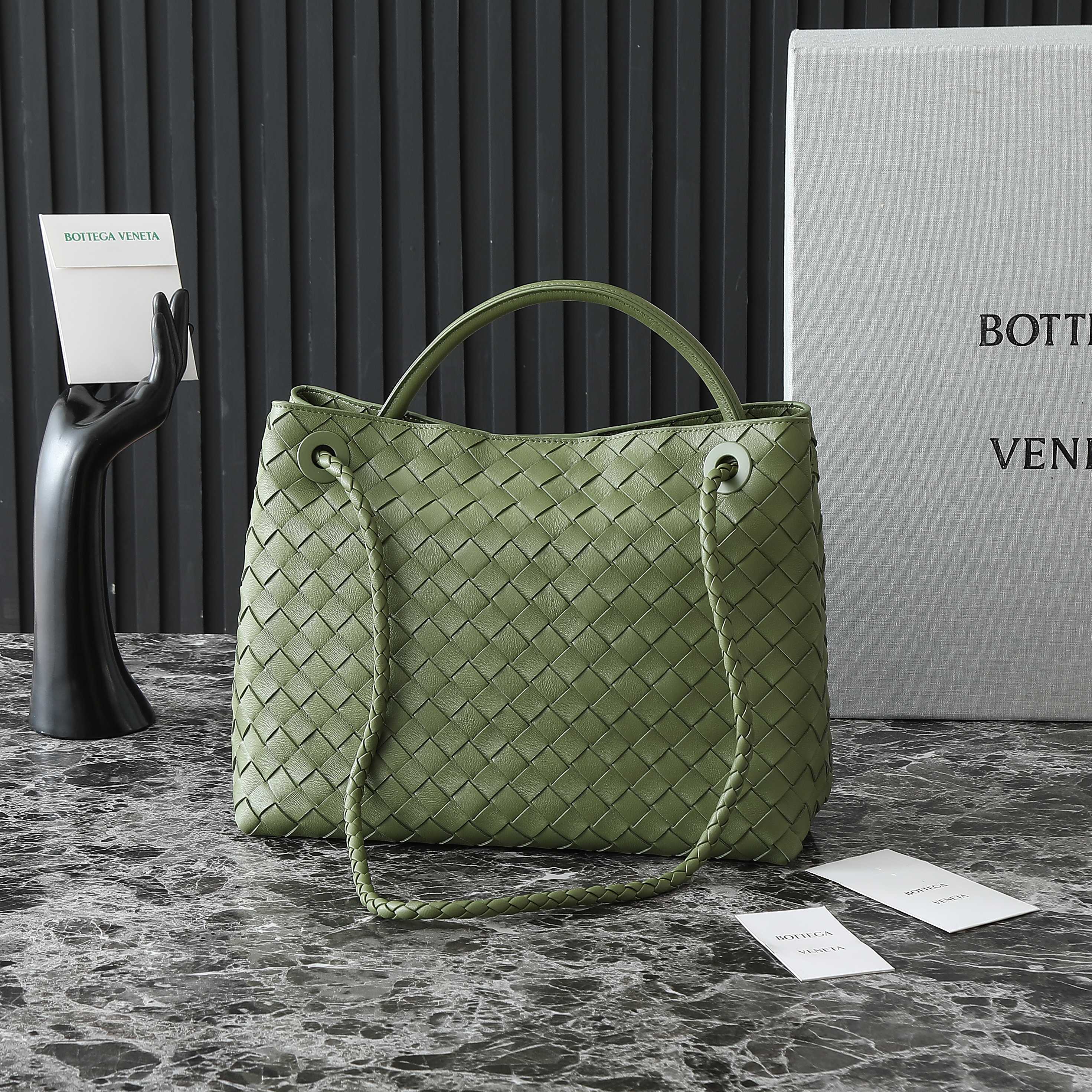 Bottega Veneta Andiamo Medium Bag: Iconic Design, Luxurious Nappa Leather 3 a1748410490390 8421