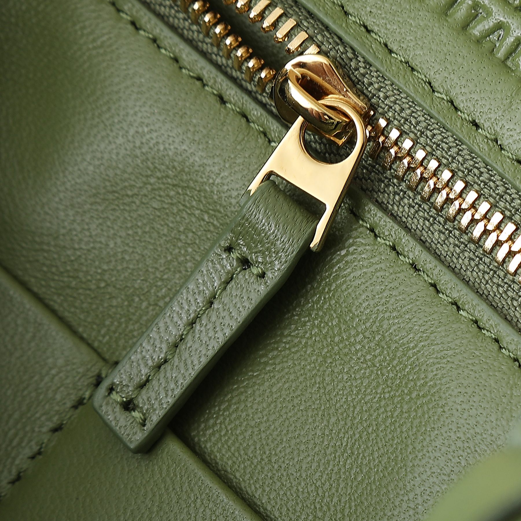Bottega Veneta Andiamo Medium Bag: Iconic Design, Luxurious Nappa Leather 6 a1748410491590 1666