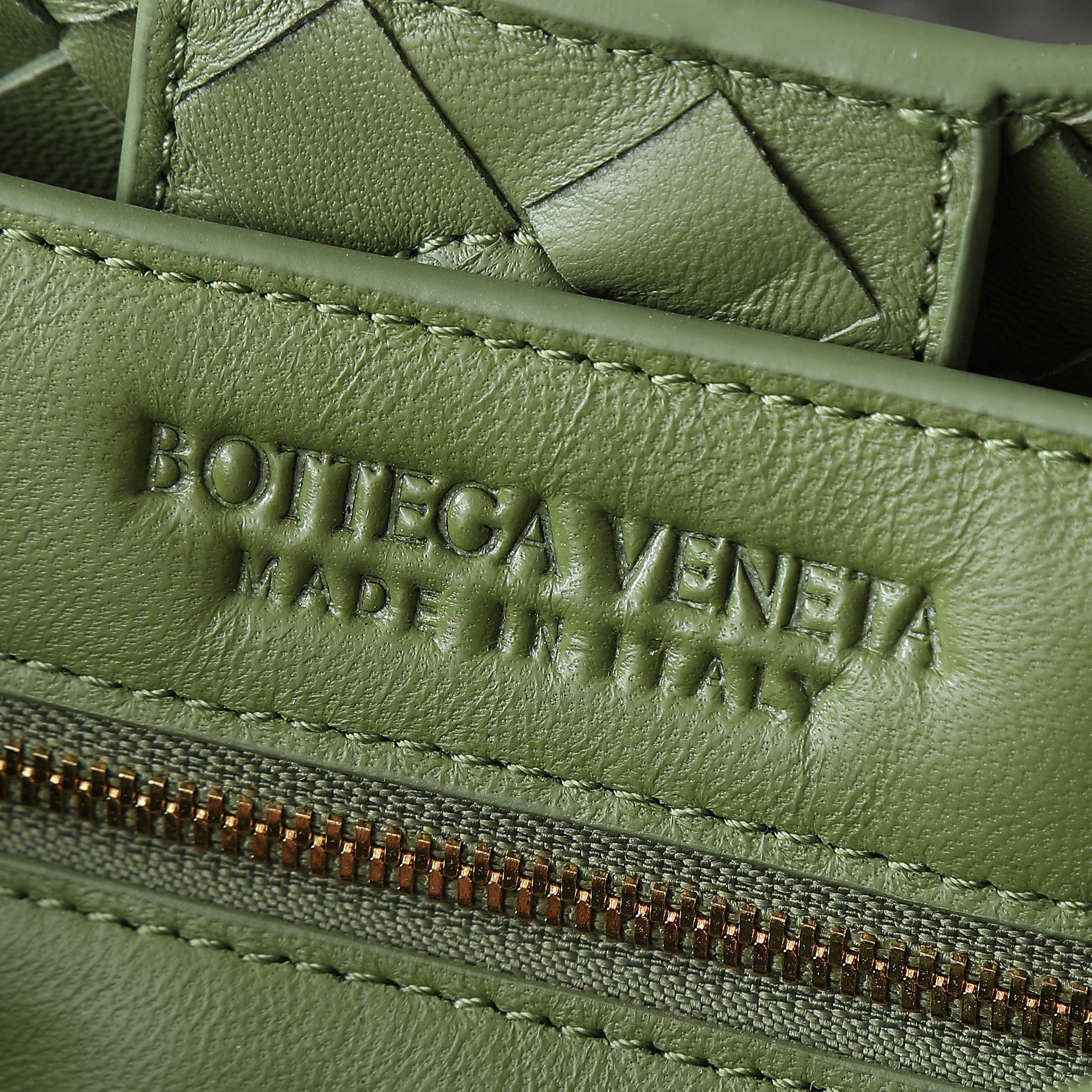 Bottega Veneta Andiamo Medium Bag: Iconic Design, Luxurious Nappa Leather 10 a1748410492126 1671