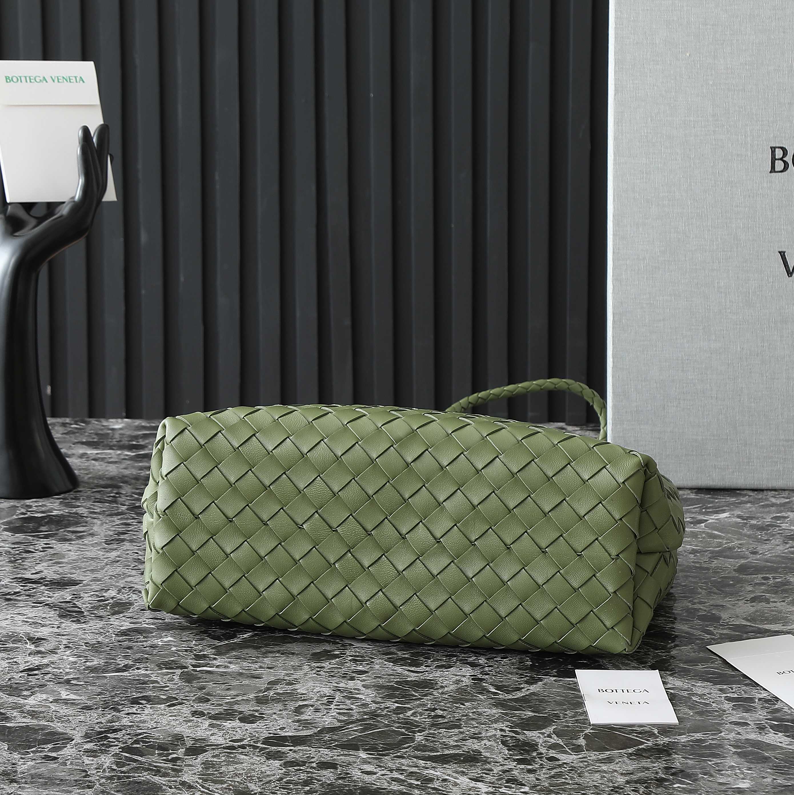 Bottega Veneta Andiamo Medium Bag: Iconic Design, Luxurious Nappa Leather 8 a1748410492253 0173