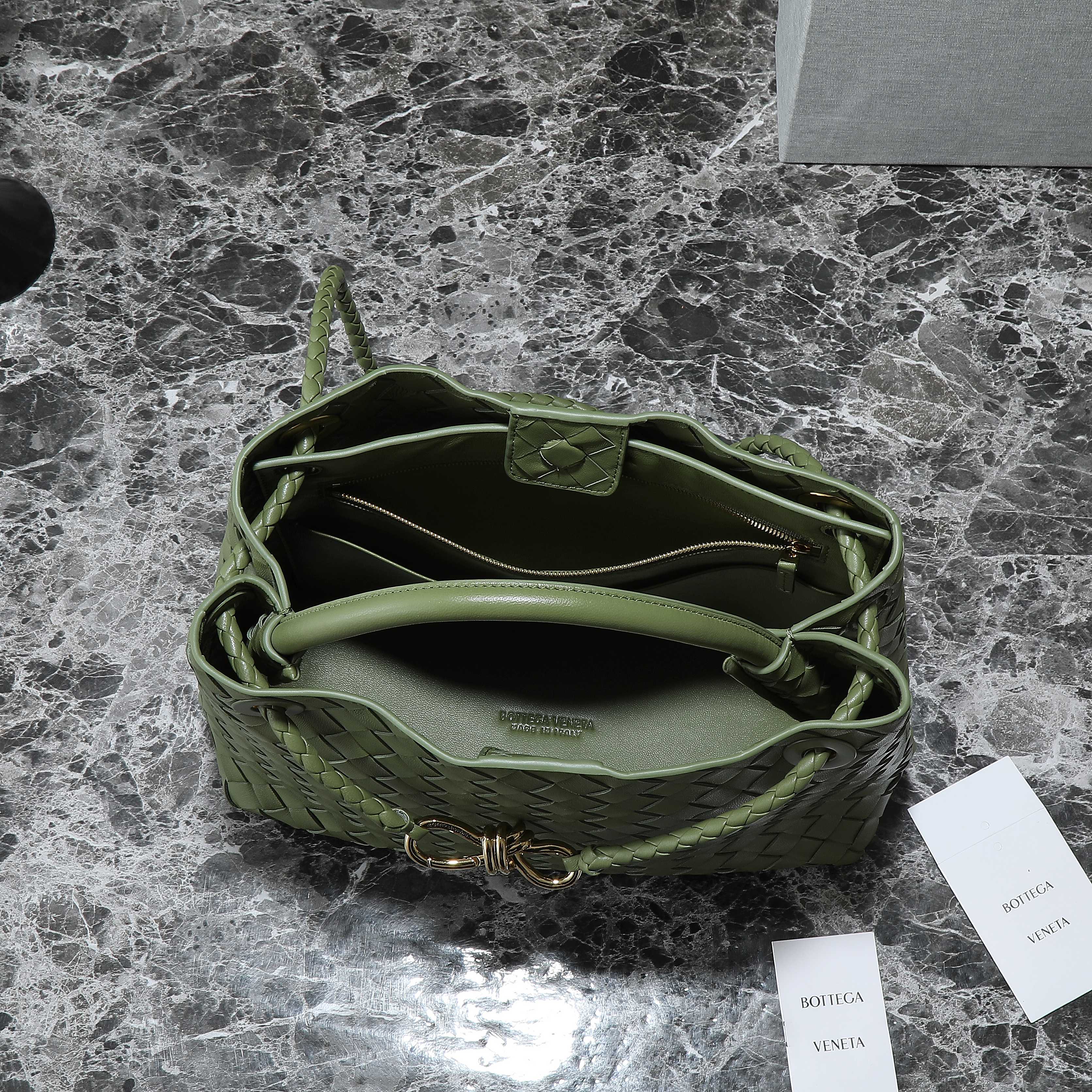 Bottega Veneta Andiamo Medium Bag: Iconic Design, Luxurious Nappa Leather 9 a1748410492805 6735