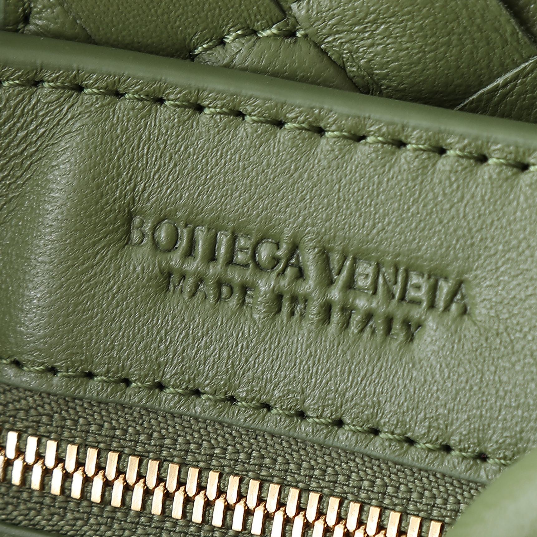 Bottega Veneta Andiamo Bag: Nappa Leather, Iconic Design, Spacious & Stylish 10 a1748410620874 8216