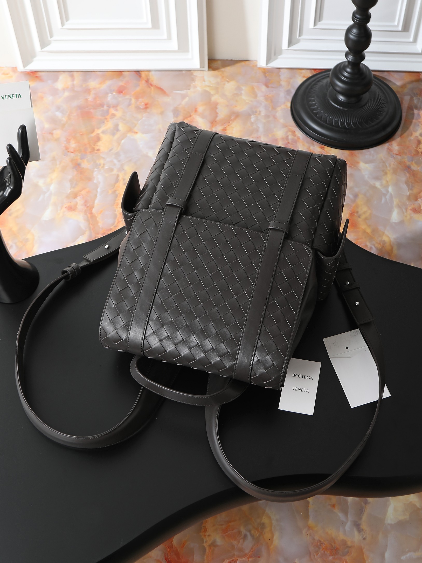 BV Men’s Classic Backpack | A must-have item🌟
✨ Bottegaveneta 2025 Back-To-School Backpack🎒 Classic meets texture Inspired by the classic student backpack 🎒 but full of high-end feel! Smooth calfskin + iconic intrecciato weaving process, retro and exquisite, conveying the campus youthfulness without losing the mature charm~ Design details control ecstasy ✅ The flip cover is fixed with a leather shoulder strap through a leather ring buckle. The magnetic buckle is super convenient and provides a sense of security🔒
✅ Top handle, double straps, full leather design on the back, bursting with texture💥 The back is the "texture spokesperson" for walking
✅ There are pockets on both sides and rich internal compartments. Notebooks📕 and small items can be properly stored, making it practical and beautiful.
​Model number: 805971
Size: 39*31*14cm photo 4
