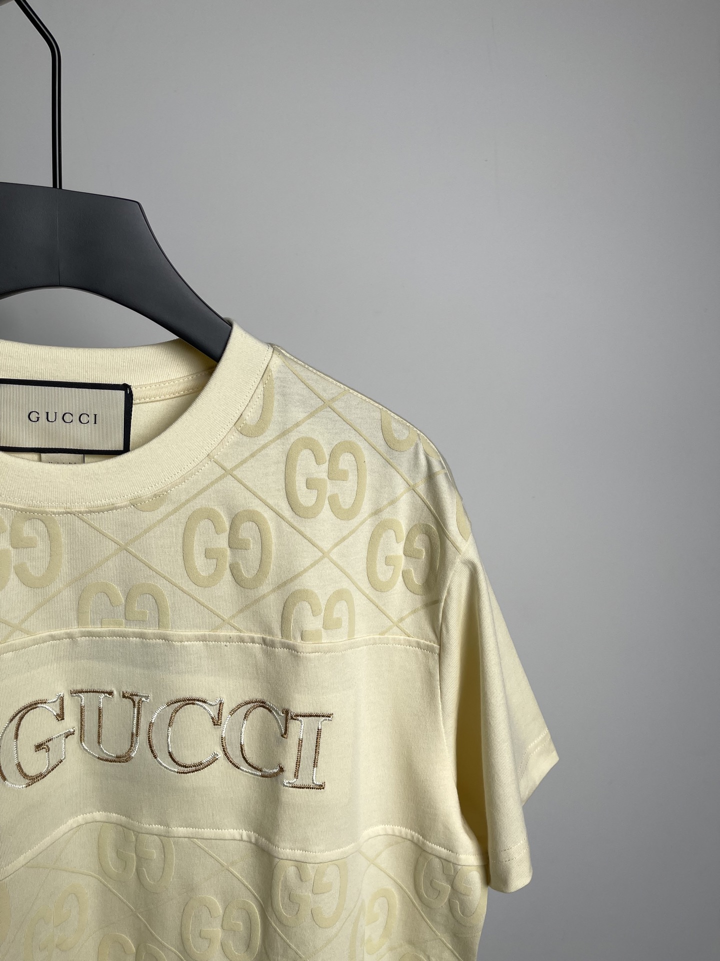 Gucci2026春夏新品短袖T恤，原版印花刺绣字母Logo，三标齐 帅气时尚，简约百搭款。纯棉面料.穿