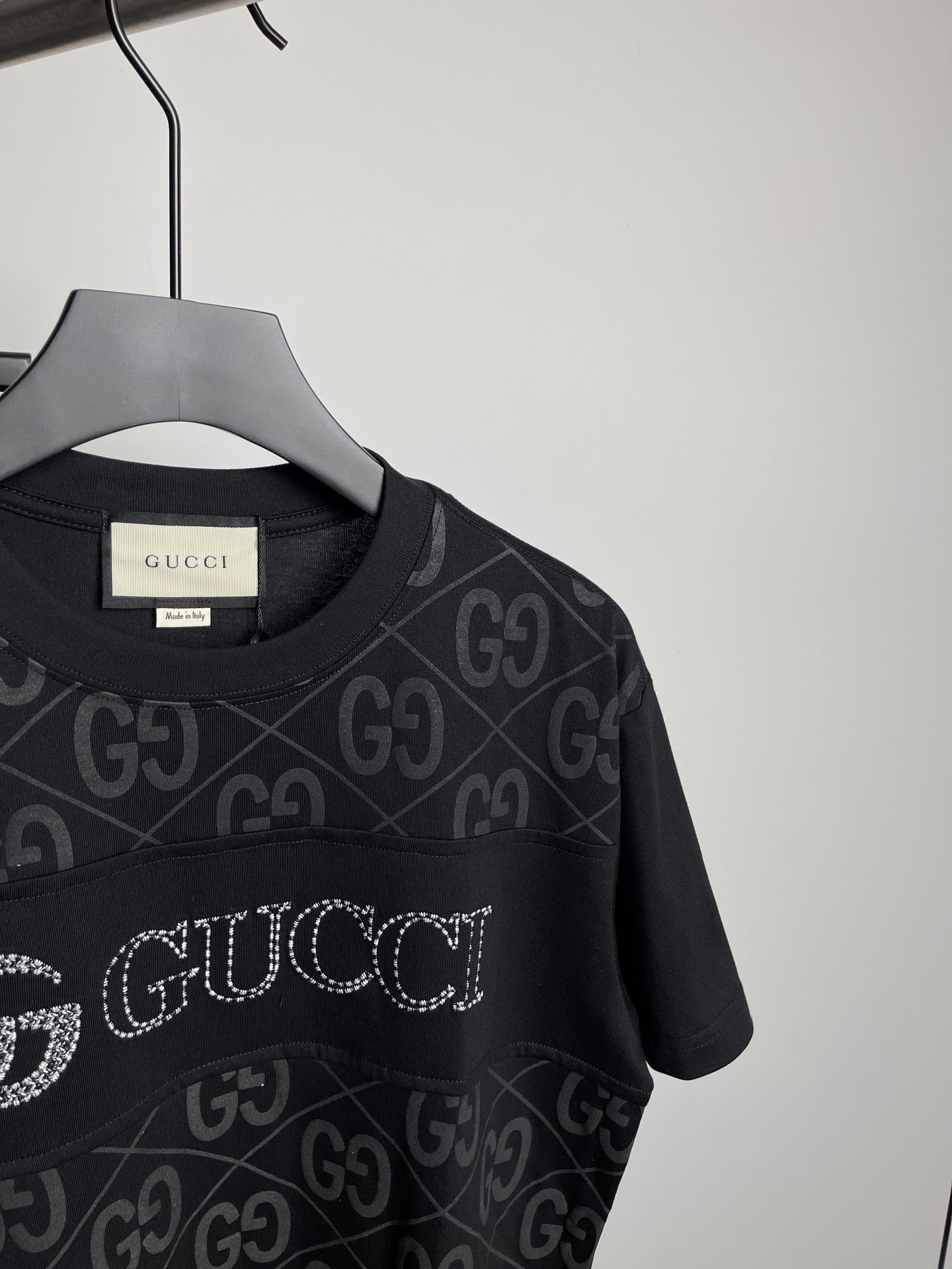 Gucci2026春夏新品短袖T恤，原版印花刺绣字母Logo，三标齐 帅气时尚，简约百搭款。纯棉面料.穿