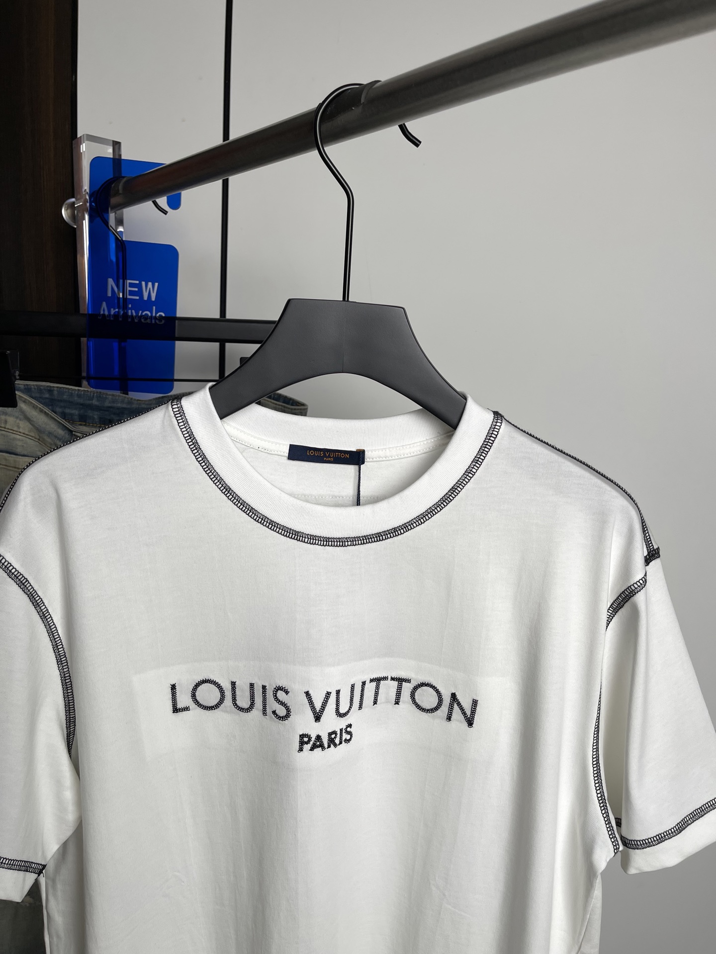 Lv2026春夏新品短袖T恤，原版印花刺绣字母Logo，三标齐 帅气时尚，简约百搭款。纯棉面料.穿着透气