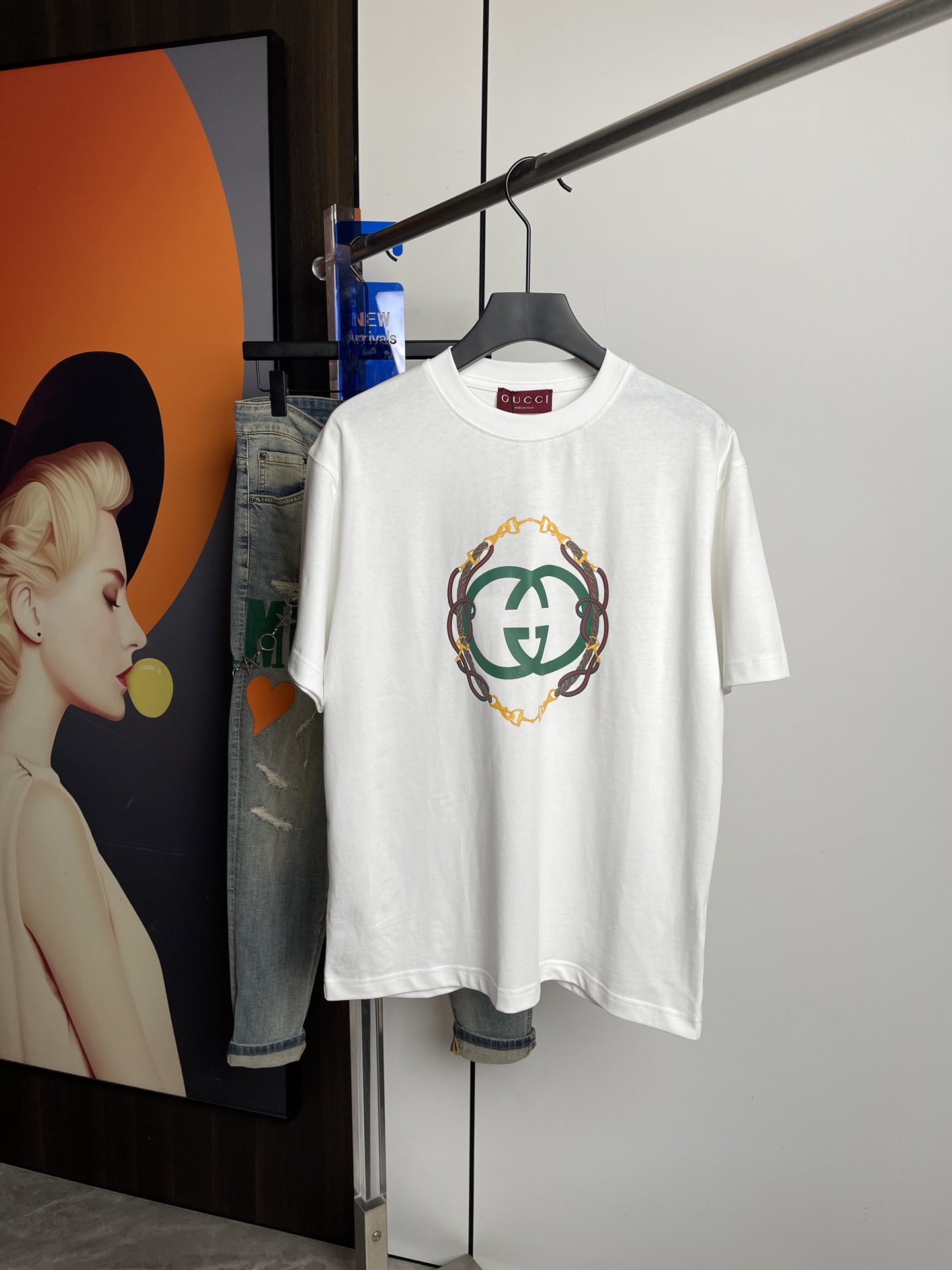 Gucci2026春夏新品短袖T恤，原版印花.三标齐 ！简约百搭款。高克纯棉面料.穿着透气舒适！黑灰两色