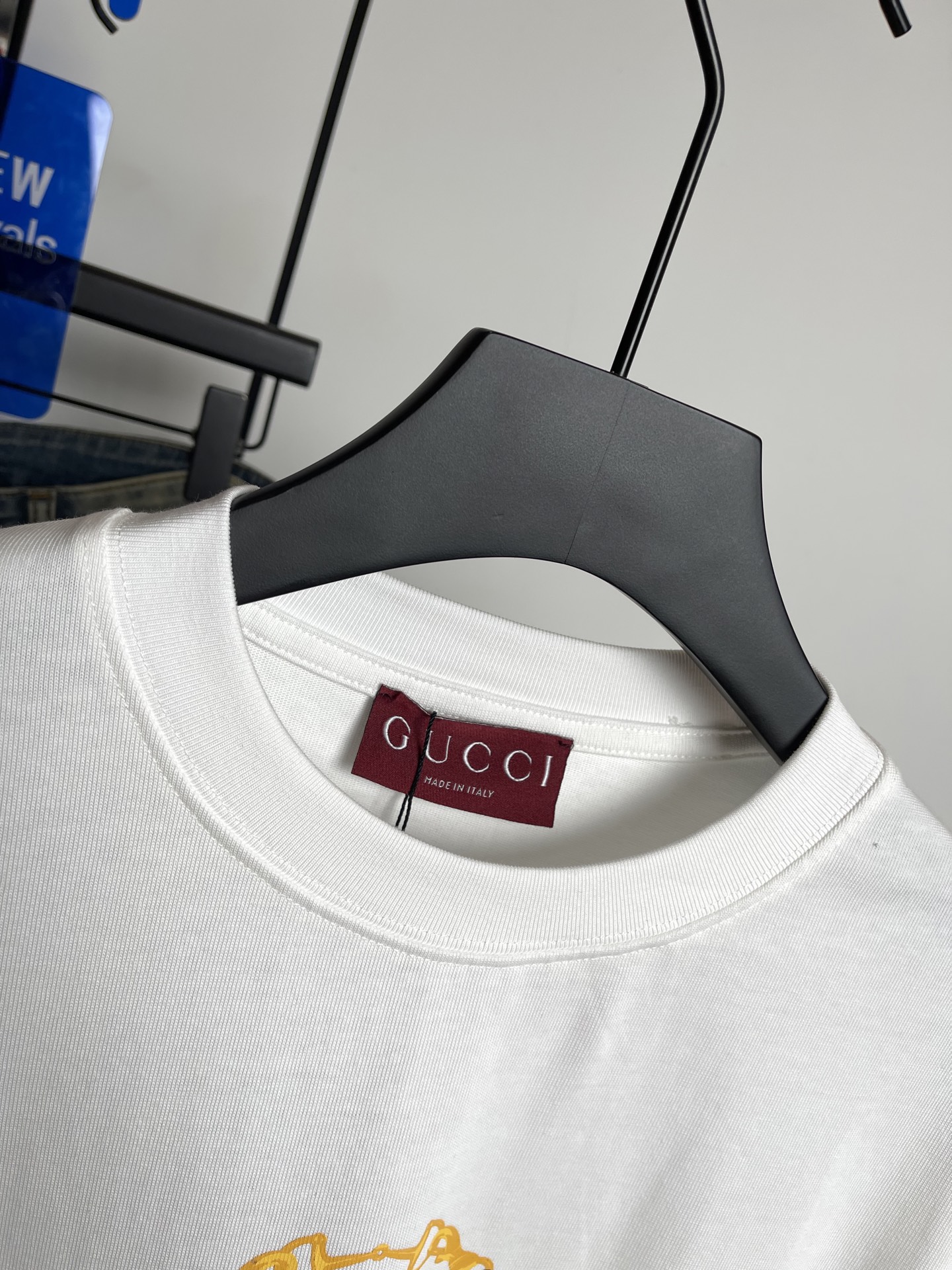 Gucci2026春夏新品短袖T恤，原版印花.三标齐 ！简约百搭款。高克纯棉面料.穿着透气舒适！黑灰两色