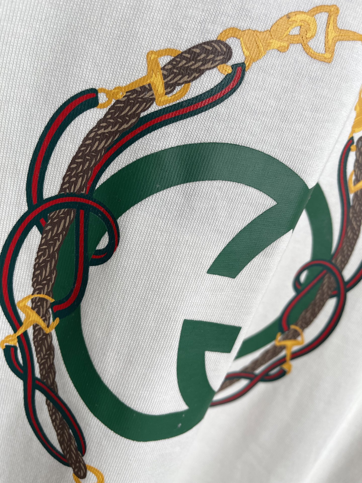 Gucci2026春夏新品短袖T恤，原版印花.三标齐 ！简约百搭款。高克纯棉面料.穿着透气舒适！黑灰两色