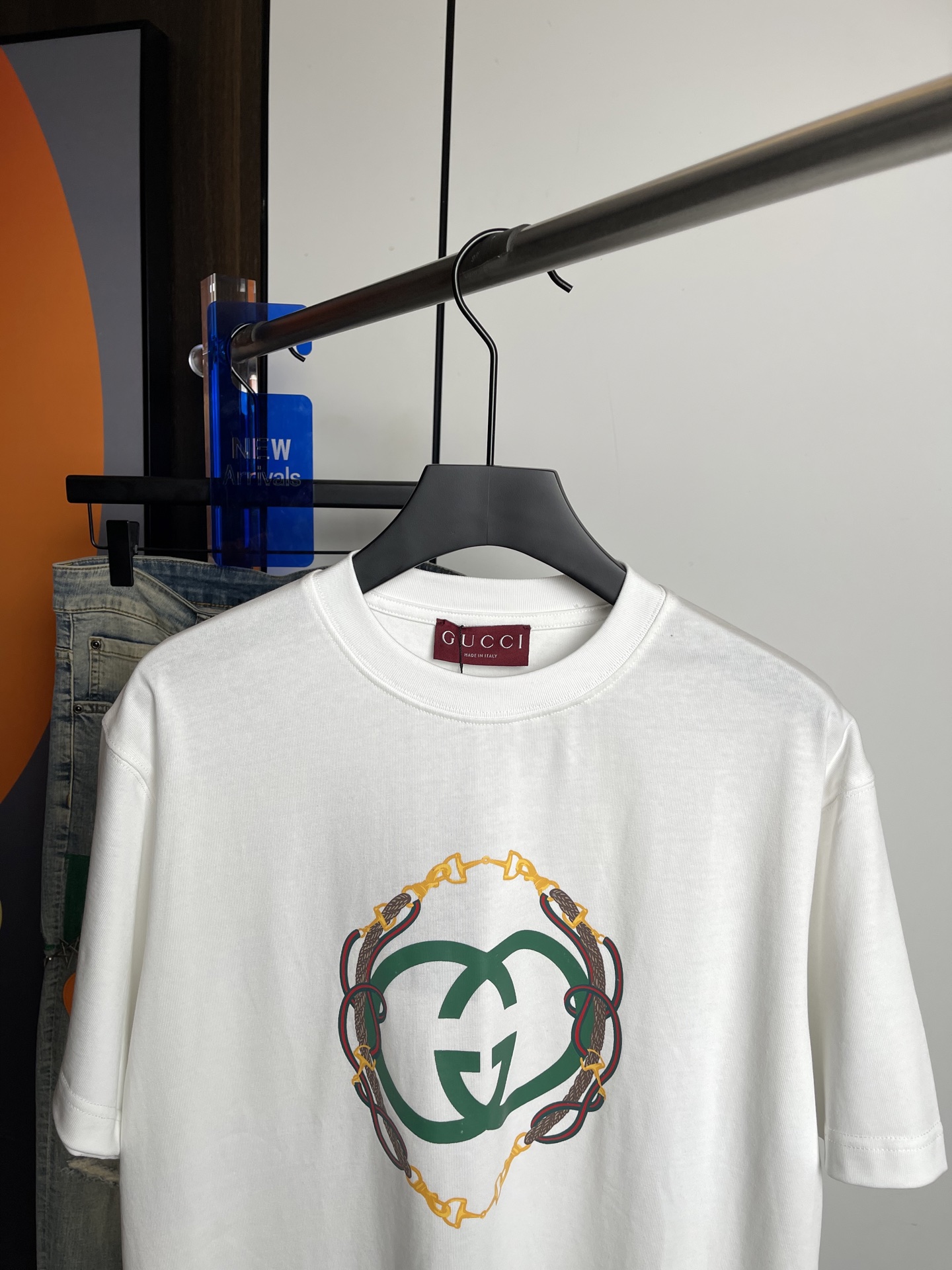 Gucci2026春夏新品短袖T恤，原版印花.三标齐 ！简约百搭款。高克纯棉面料.穿着透气舒适！黑灰两色