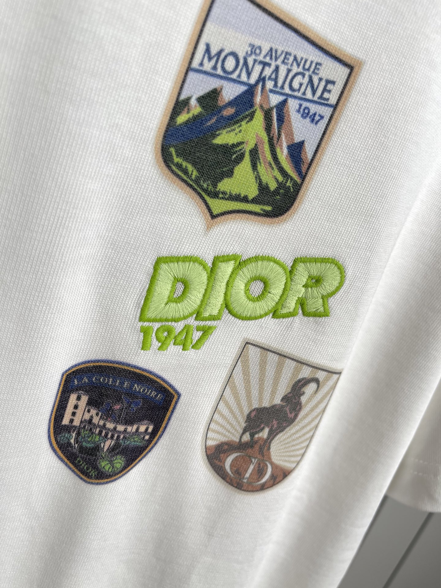 Dior2026春夏新品短袖T恤，原版印花刺绣.三标齐 ！简约百搭款。高克纯棉面料.穿着透气舒适！黑白两