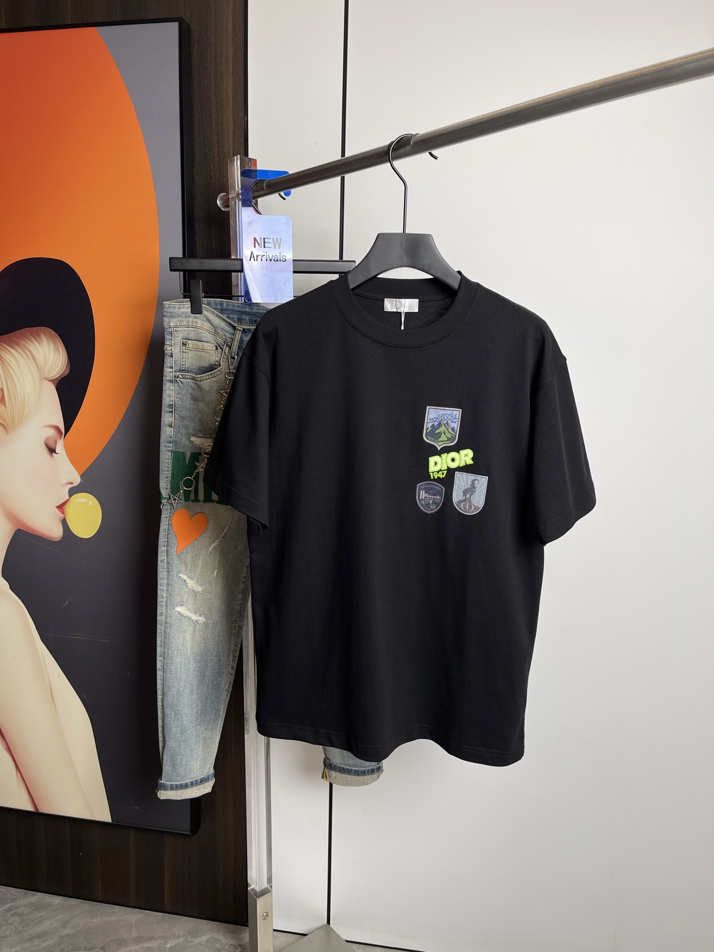 Dior2026春夏新品短袖T恤，原版印花刺绣.三标齐 ！简约百搭款。高克纯棉面料.穿着透气舒适！黑白两
