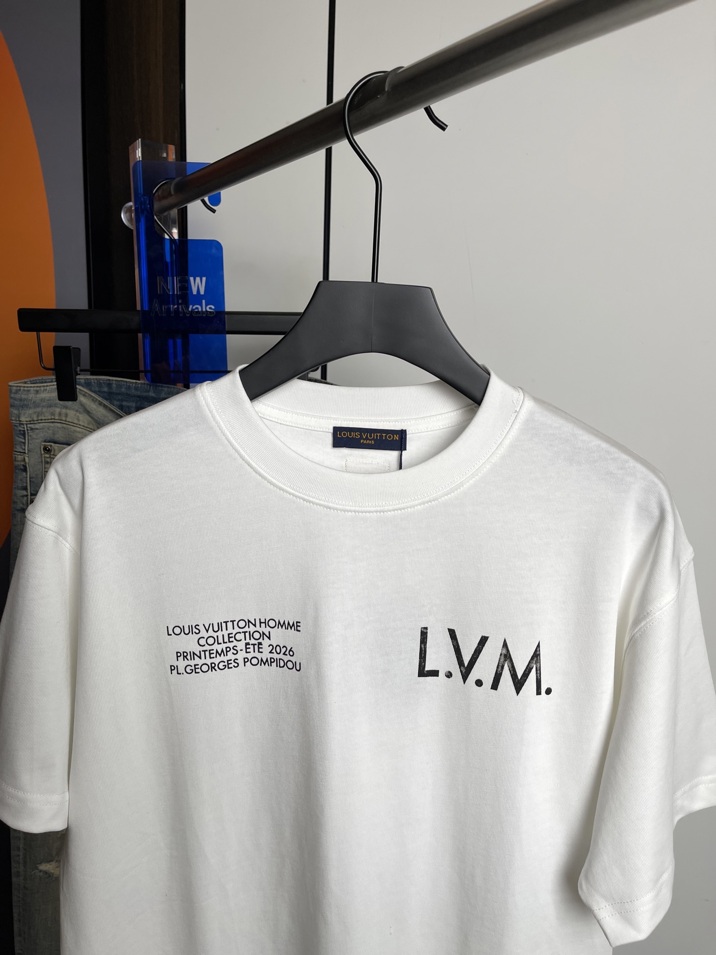 Lv2026春夏新品短袖T恤，原版印花刺绣.三标齐 ！简约百搭款。高克纯棉面料.穿着透气舒适！白色 宽松