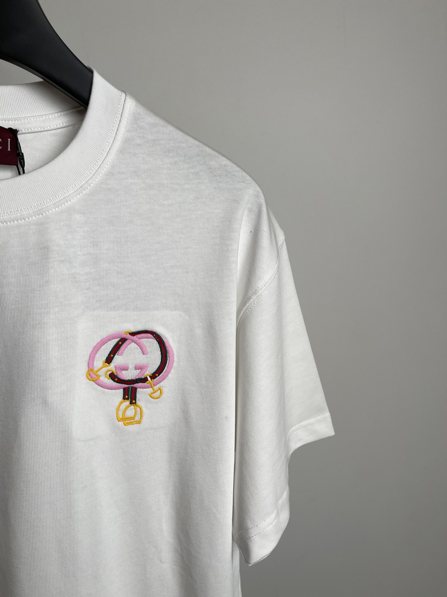 Gucci2026春夏新品短袖T恤，原版印花刺绣.三标齐 ！简约百搭款。高克纯棉面料.穿着透气舒适！白色