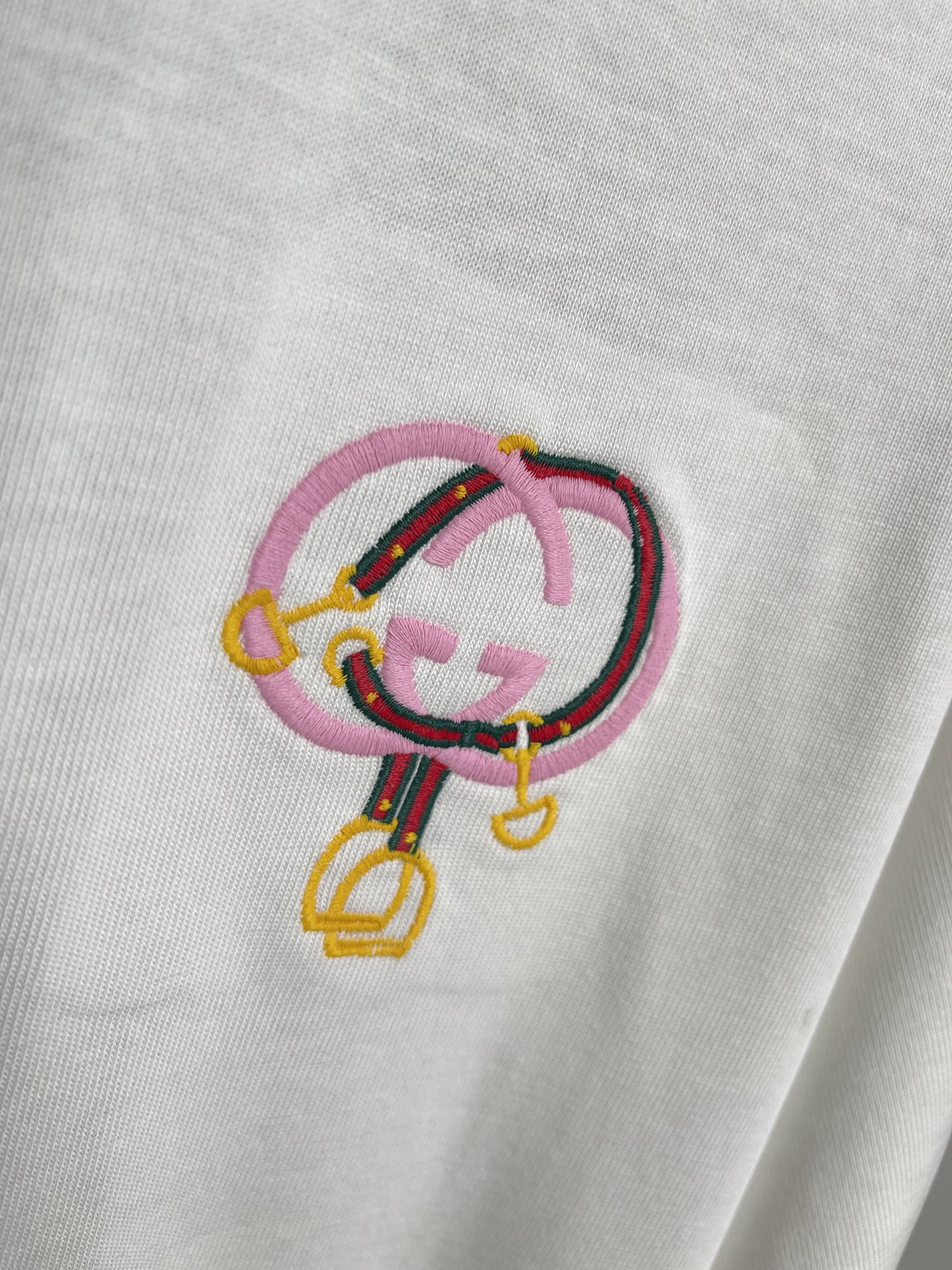 Gucci2026春夏新品短袖T恤，原版印花刺绣.三标齐 ！简约百搭款。高克纯棉面料.穿着透气舒适！白色