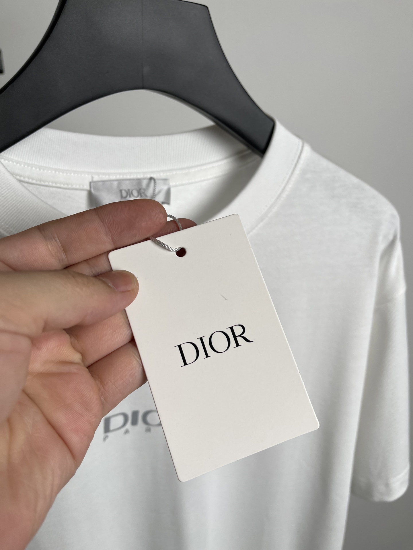 Dior2026春夏新品短袖T恤，原版印花刺绣.三标齐 ！简约百搭款。高克纯棉面料.穿着透气舒适！黑白两