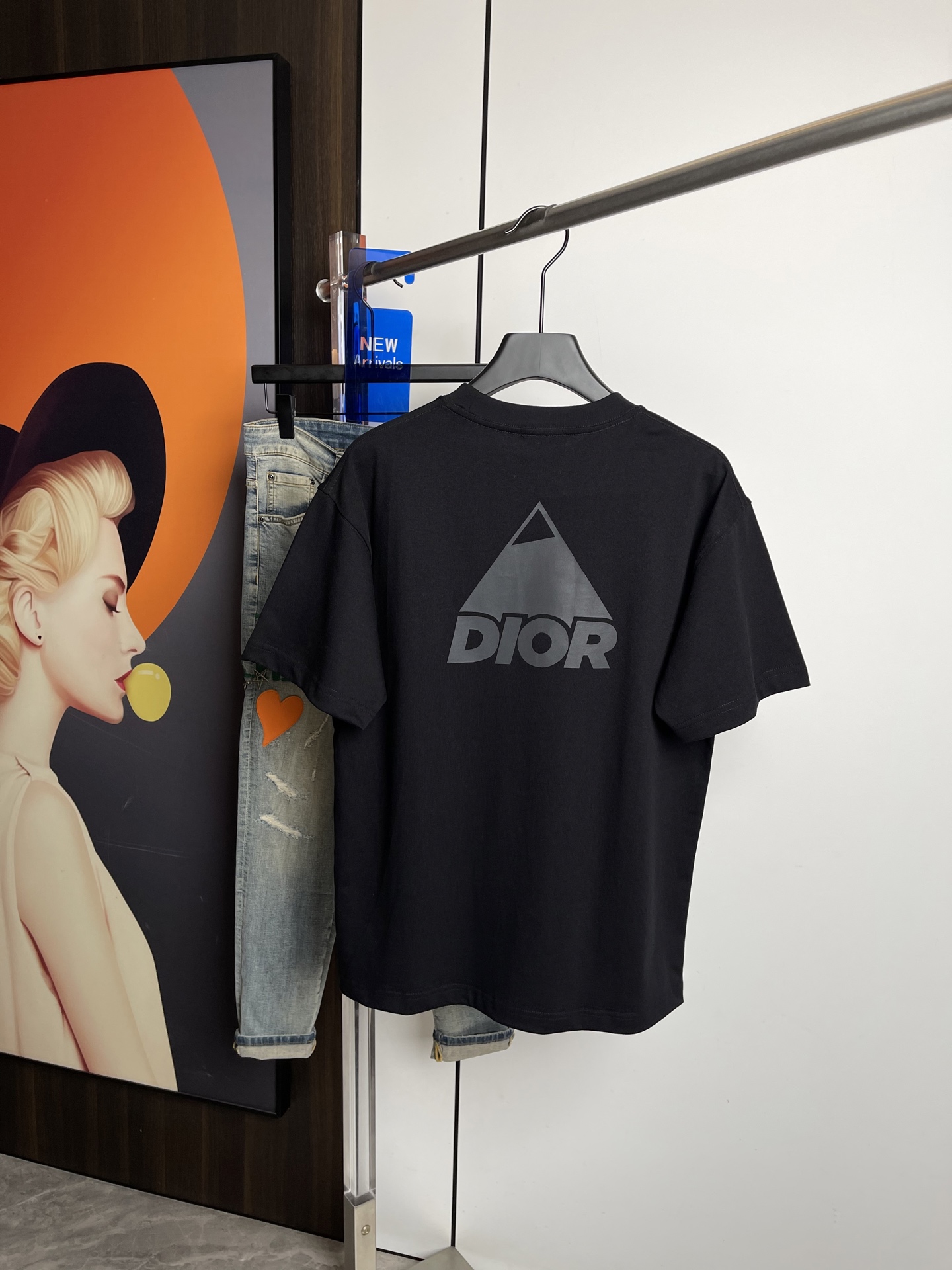 Dior2026春夏新品短袖T恤，原版印花刺绣.三标齐 ！简约百搭款。高克纯棉面料.穿着透气舒适！黑白两