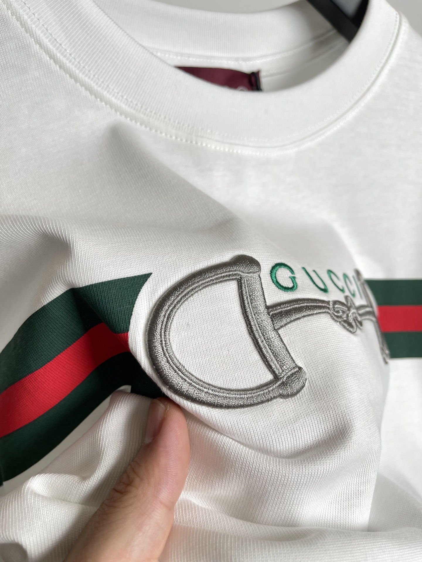 Gucci2026春夏新品短袖T恤，原版印花刺绣.三标齐 ！简约百搭款。高克纯棉面料.穿着透气舒适！白红