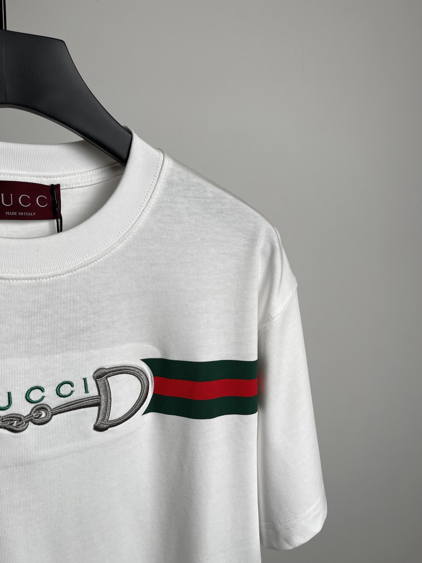 Gucci2026春夏新品短袖T恤，原版印花刺绣.三标齐 ！简约百搭款。高克纯棉面料.穿着透气舒适！白红