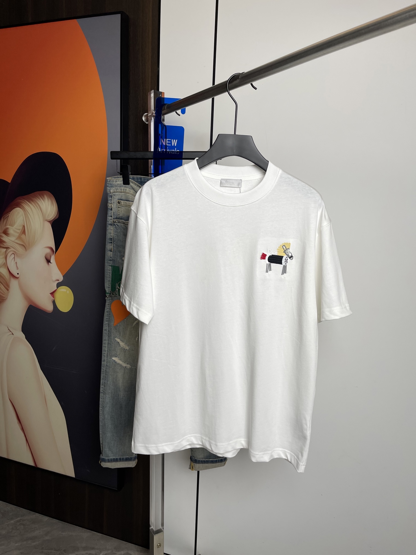 Dior2026春夏新品短袖T恤，原版印花刺绣.三标齐 ！简约百搭款。高克纯棉面料.穿着透气舒适！黑白灰