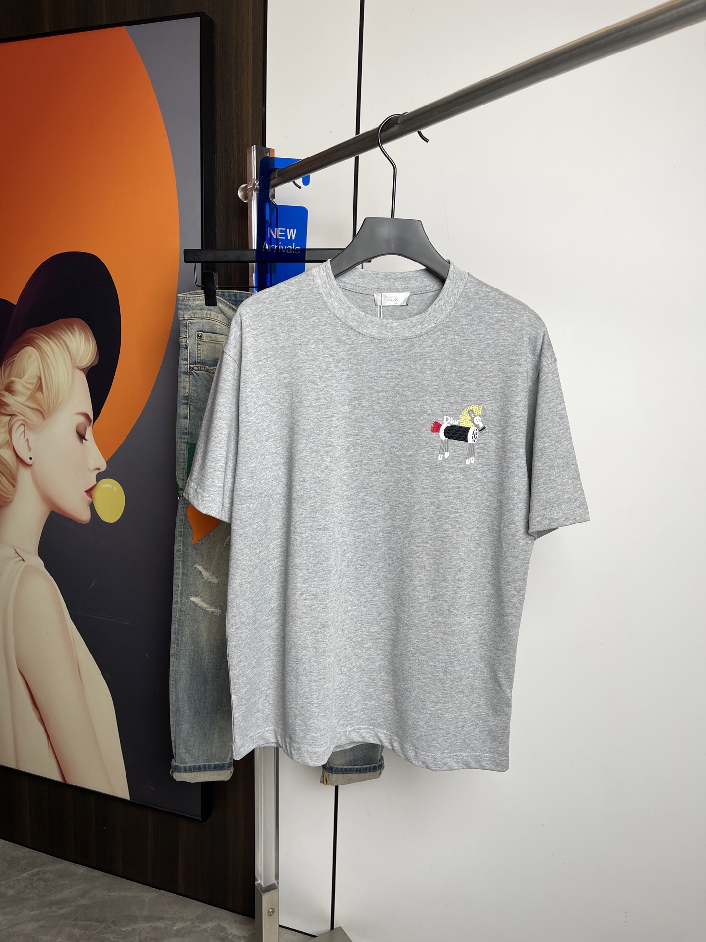 Dior2026春夏新品短袖T恤，原版印花刺绣.三标齐 ！简约百搭款。高克纯棉面料.穿着透气舒适！黑白灰