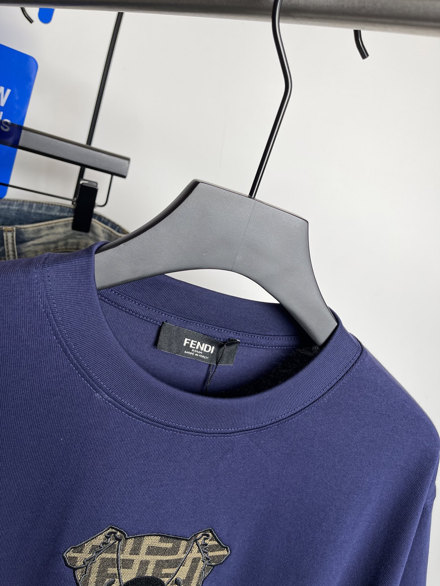 芬迪2026春夏新品短袖T恤，原版印花刺绣.三标齐 ！简约百搭款。高克纯棉面料.穿着透气舒适！黑白两色 