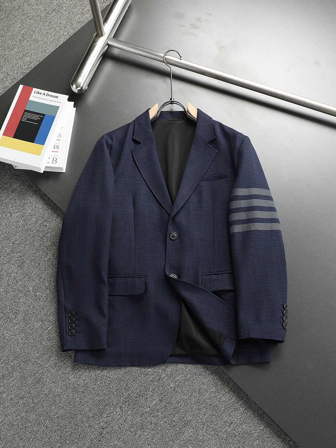 NO:474889,TB top quality Autumn new classic TB logo men's suit thin jacket, brand classic design elements!  Neither monotonous nor complicated, it shows taste just right!  Customized original stretch spandex fabrics are available for customer!  Comfortable and breathable are no problem at all. The unique high luxury of the fabric presents a simple and elegant temperament!  Classic logo lattice edge series!  Standard cut design!  Every detail is a synchronized with high-end fashion. Size: M-3XL, Jackets & coats, Jackets & coats, business suit, alexander wang19860909TB顶级品质 秋季新款经典TB标志男士西装薄款夹克外套,品牌经典设计元素！既不单调也不复杂,恰到好处的展现品味！客供定制原版弹力氨纶面料！舒适透气根本不在话下,面料独具的高奢感呈现简约优雅气质！经典标识格子包边系列！标准裁剪设计！每一处细节都是与高端时尚同步的体现.尺码:M-3XL,,jackets & coats,jackets & coats,business suit,alexander wang,Men's clothing