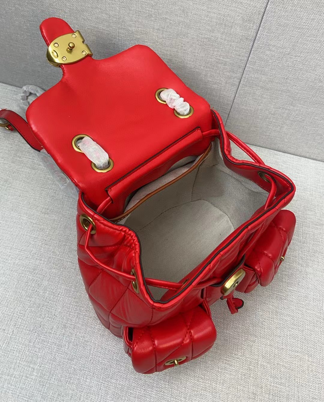 Coach双肩包4月新品 CU076 CU077經典Tabby系列的小背包 可愛到飞起 小羊皮材質,內置拉繩和搭扣,肩帶可調節 8