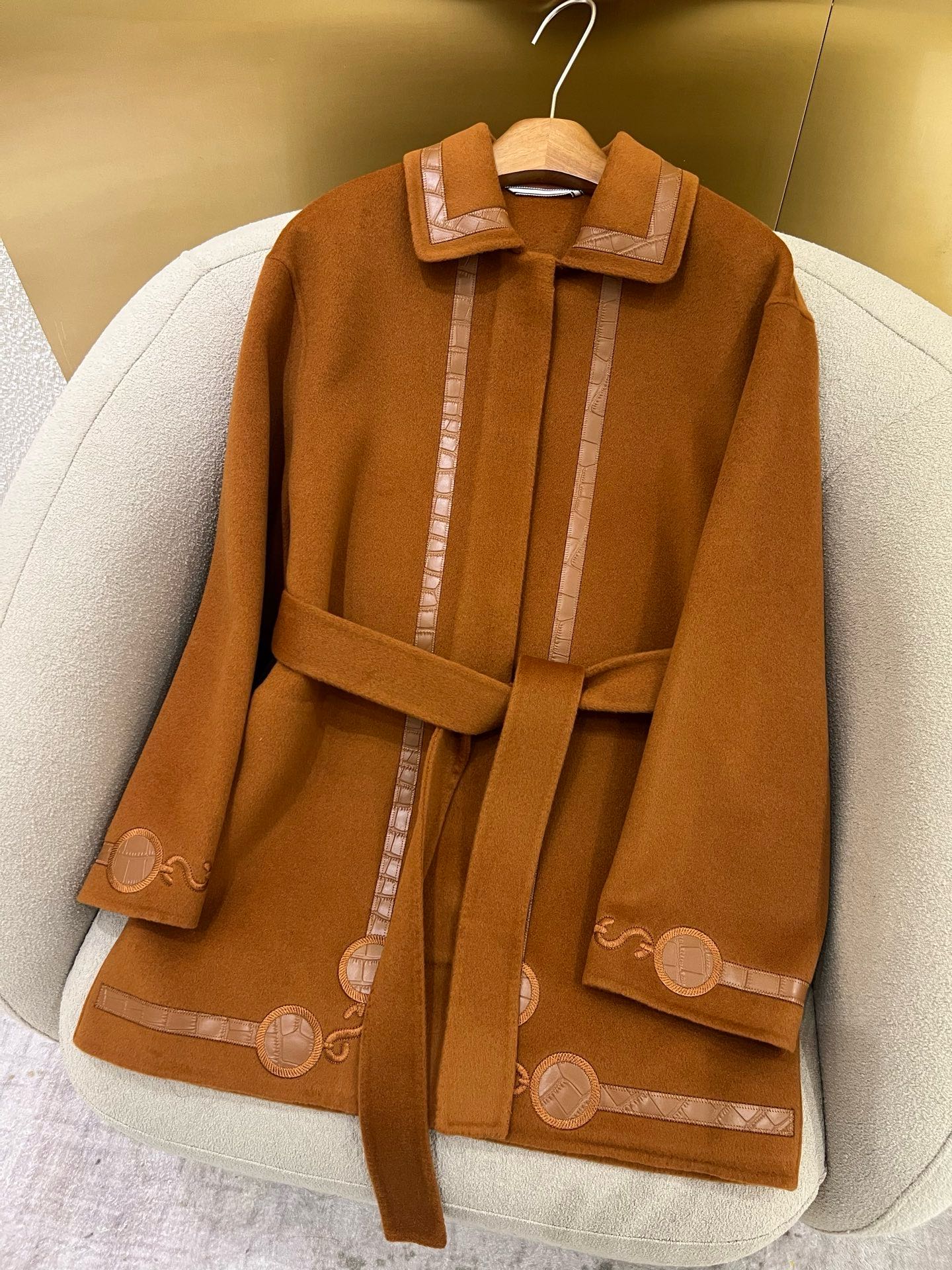 Elegant Embroidered Cashmere Wool Coat with Crocodile Leather Detail 9 a1759852173044 3772