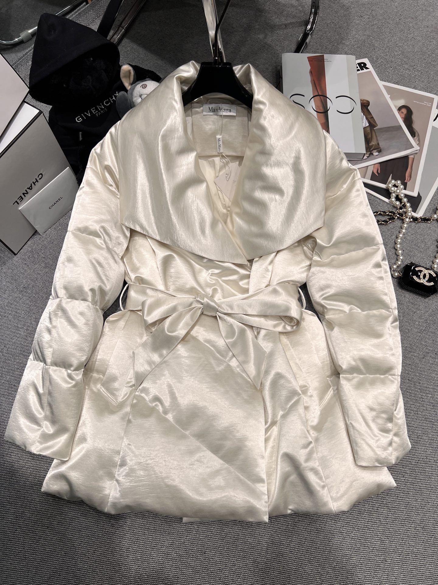 MaxMara 2025 Fall/Winter Goose Down Coat with Magnetic Buckle Belted 7 a1761493660372 0615